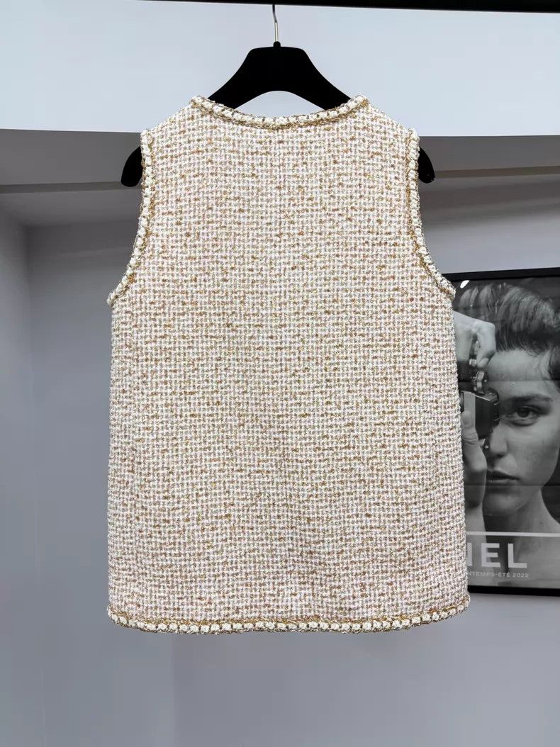 Chanel Chanel 26C gold beige vest jacket Size XS / US 0-2 / IT 36-38 - 3 Thumbnail