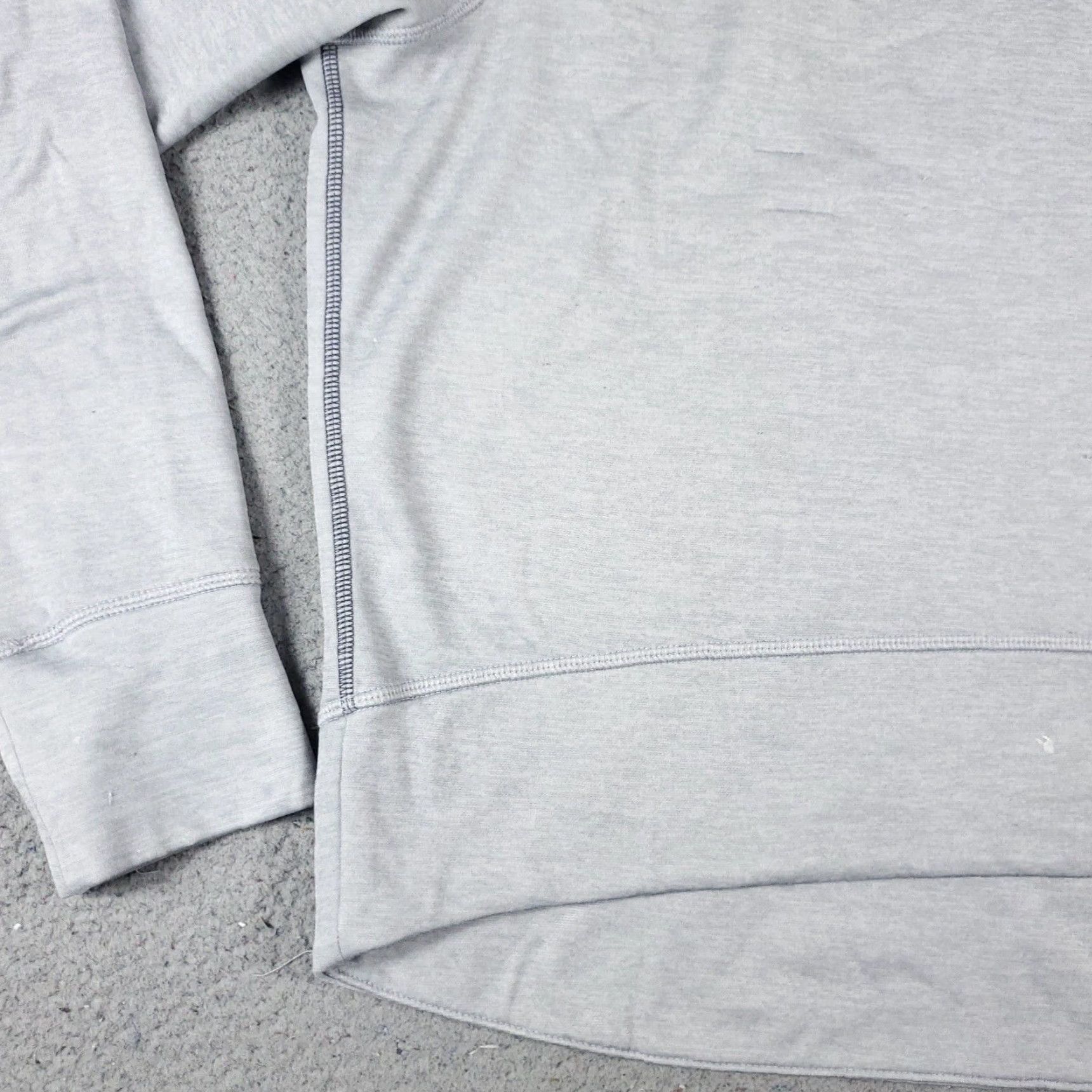 Champion Champion Sweater Women L Gray Pullover Knit Crew Neck Logo All Seasons Vintage? No. (But must not add) Size L / US 10 / IT 46 - 3 Thumbnail
