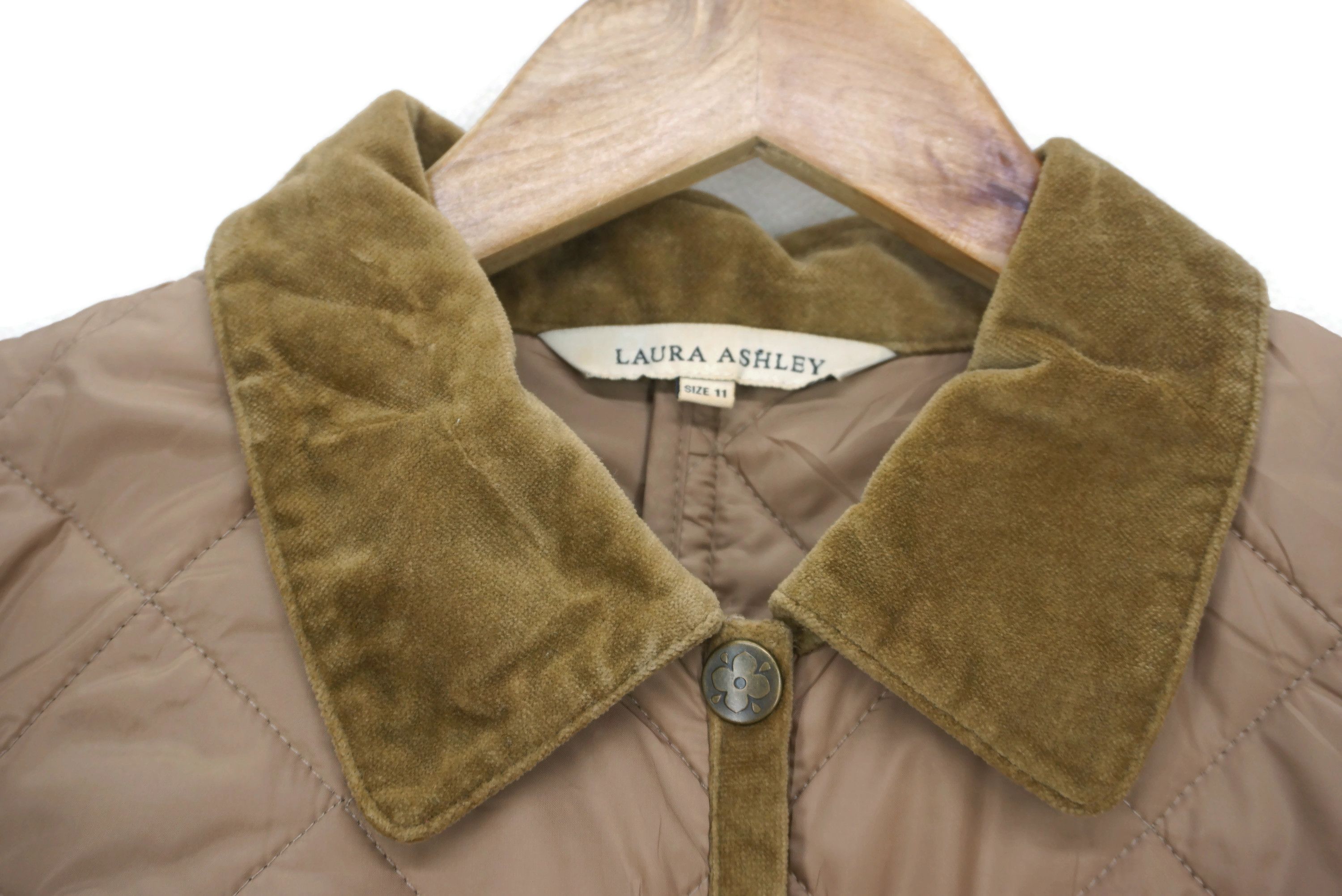 Laura Ashley Quilted Coat Snap Front Thermolite Velvet Trimming Jacket Size M / US 6-8 / IT 42-44 - 4 Thumbnail