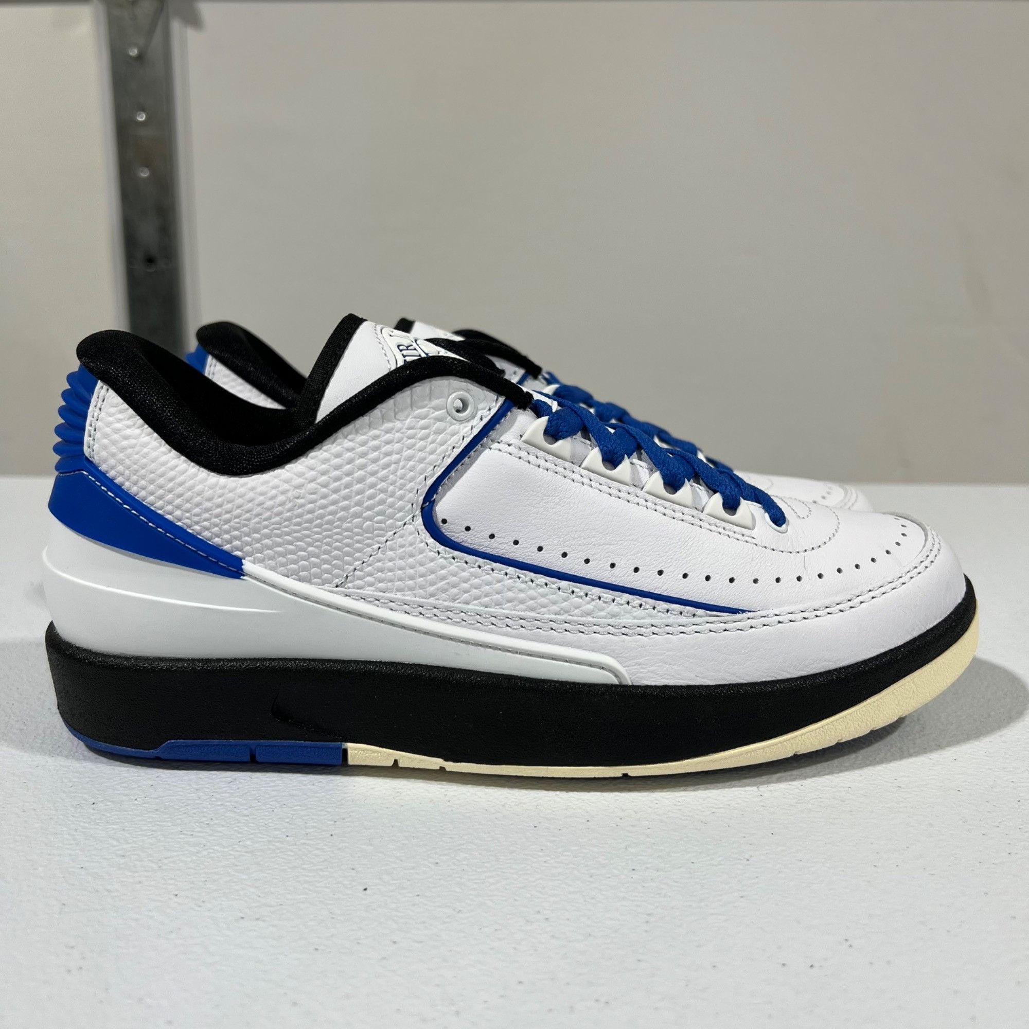 NIB NIKE WOMENS AIR JORDAN RETRO LOW VARSITY ROYAL SZ