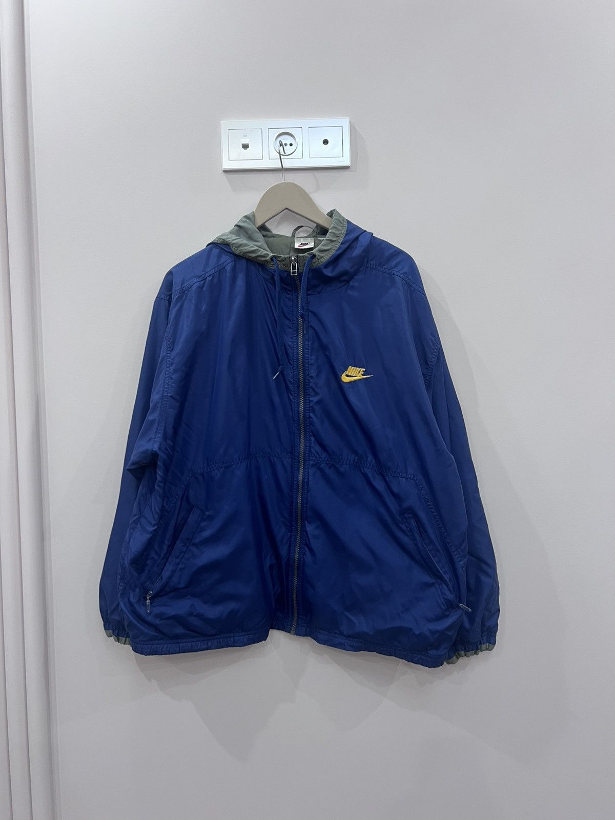 Nike VERY RARE Vintage nike big logo light jacket Xl Size US XL / EU 56 / 4 - 1 Thumbnail