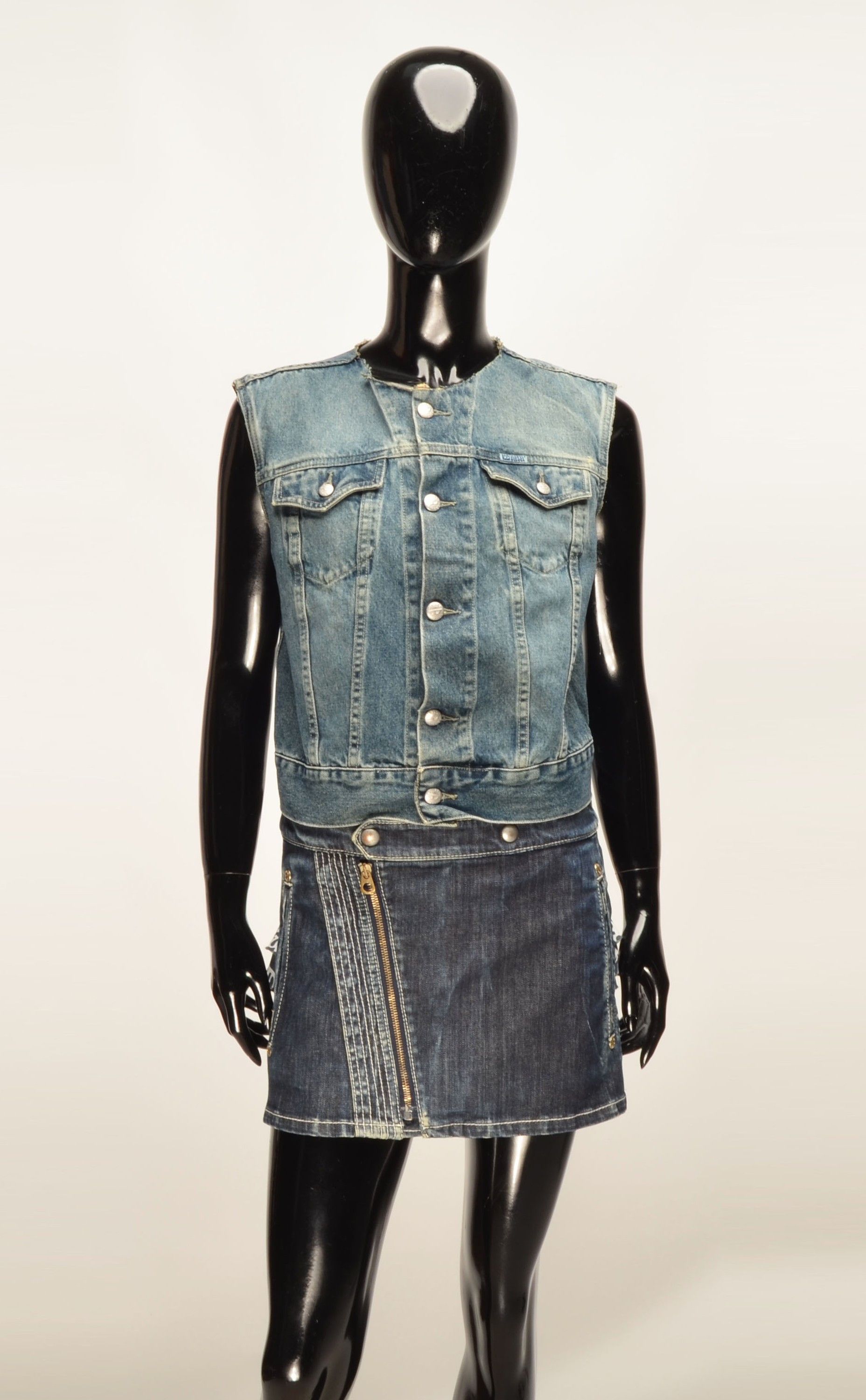 Diesel Vintage Diesel Y2K Grunge Punk Raw Neck Faded Denim Vest Size S / US 4 / IT 40 - 3 Thumbnail