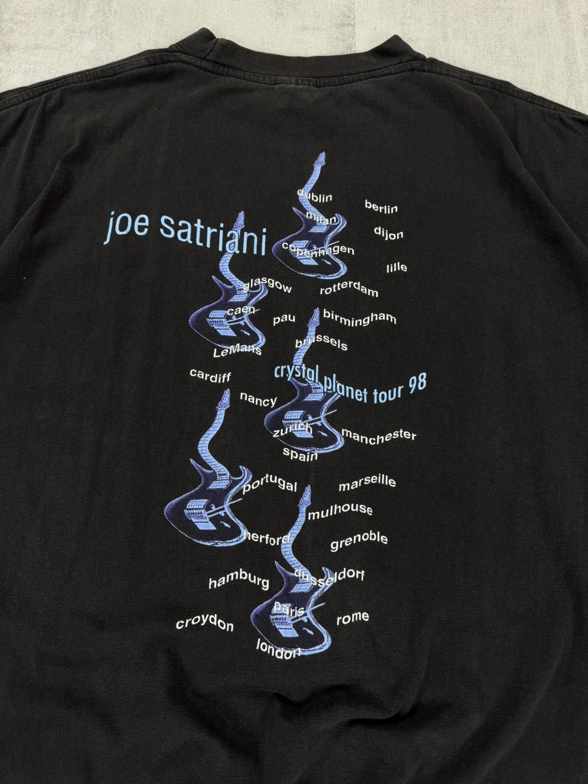 Vintage JOE SATRIANI Crystal Planet Tour 1998 T-shirt size M-L Size US M / EU 48-50 / 2 - 4 Thumbnail