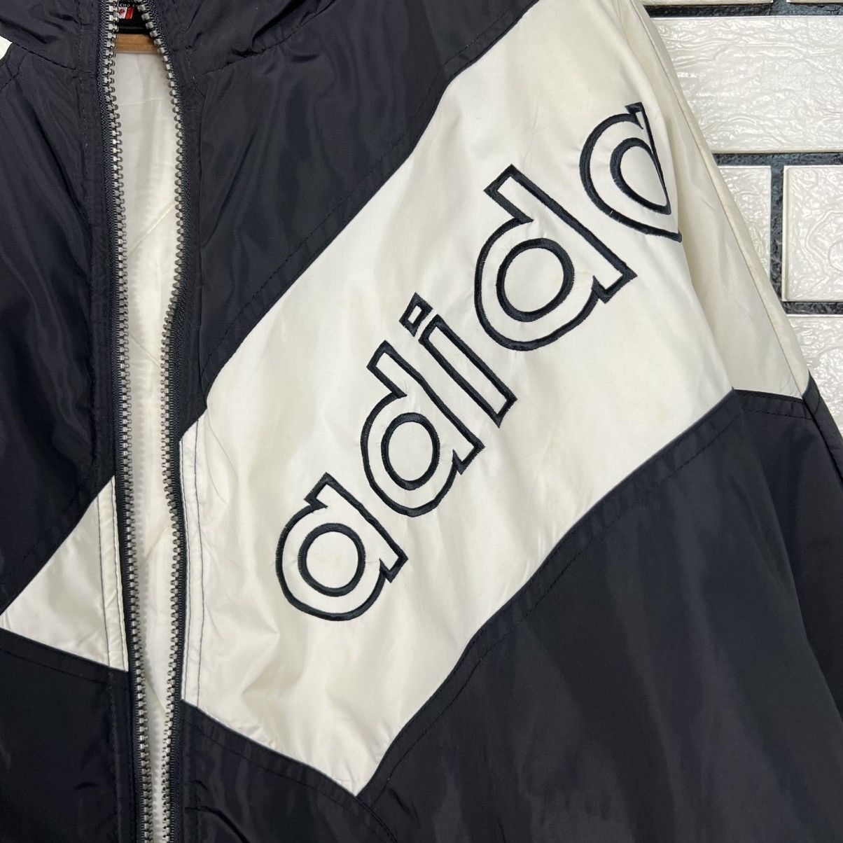Adidas Vintage 90's ADIDAS Big Logo Windbreaker Jacket #4062-C185 Size US L / EU 52-54 / 3 - 10 Thumbnail