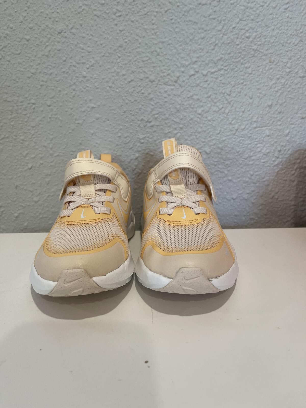 Nike Nike Cosmic Runner "Guava Ice/Orange Chalk/Summit White" Size US 11 / IT 41 - 3 Thumbnail