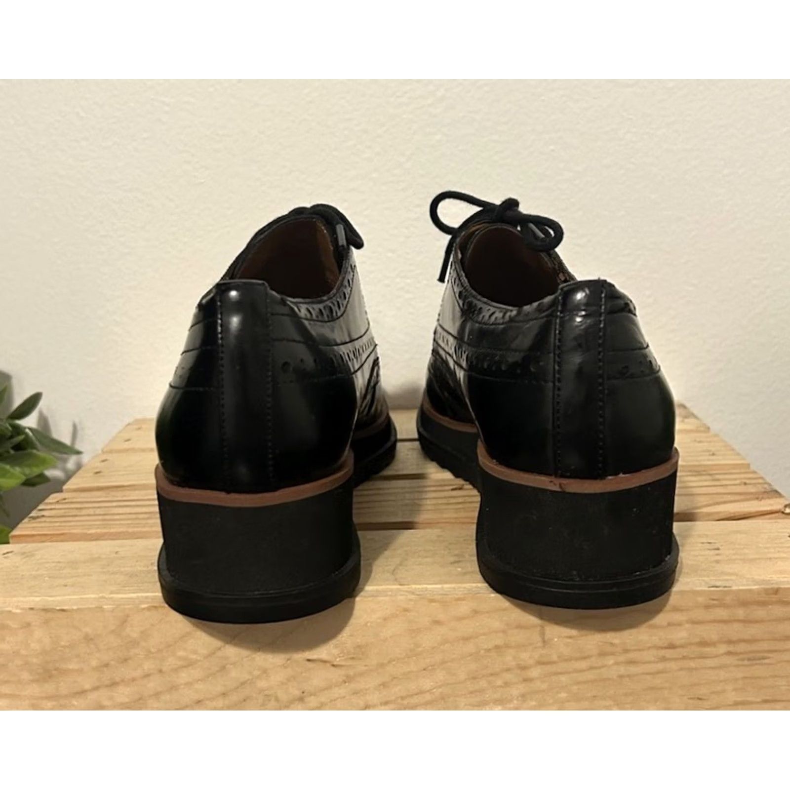 Franco Sarto VINTAGE Women’s SARTO by Franco Sarto Black Leather LaceUp Darby Dress Shoes Size 8 Size M / US 6-8 / IT 42-44 - 6 Thumbnail