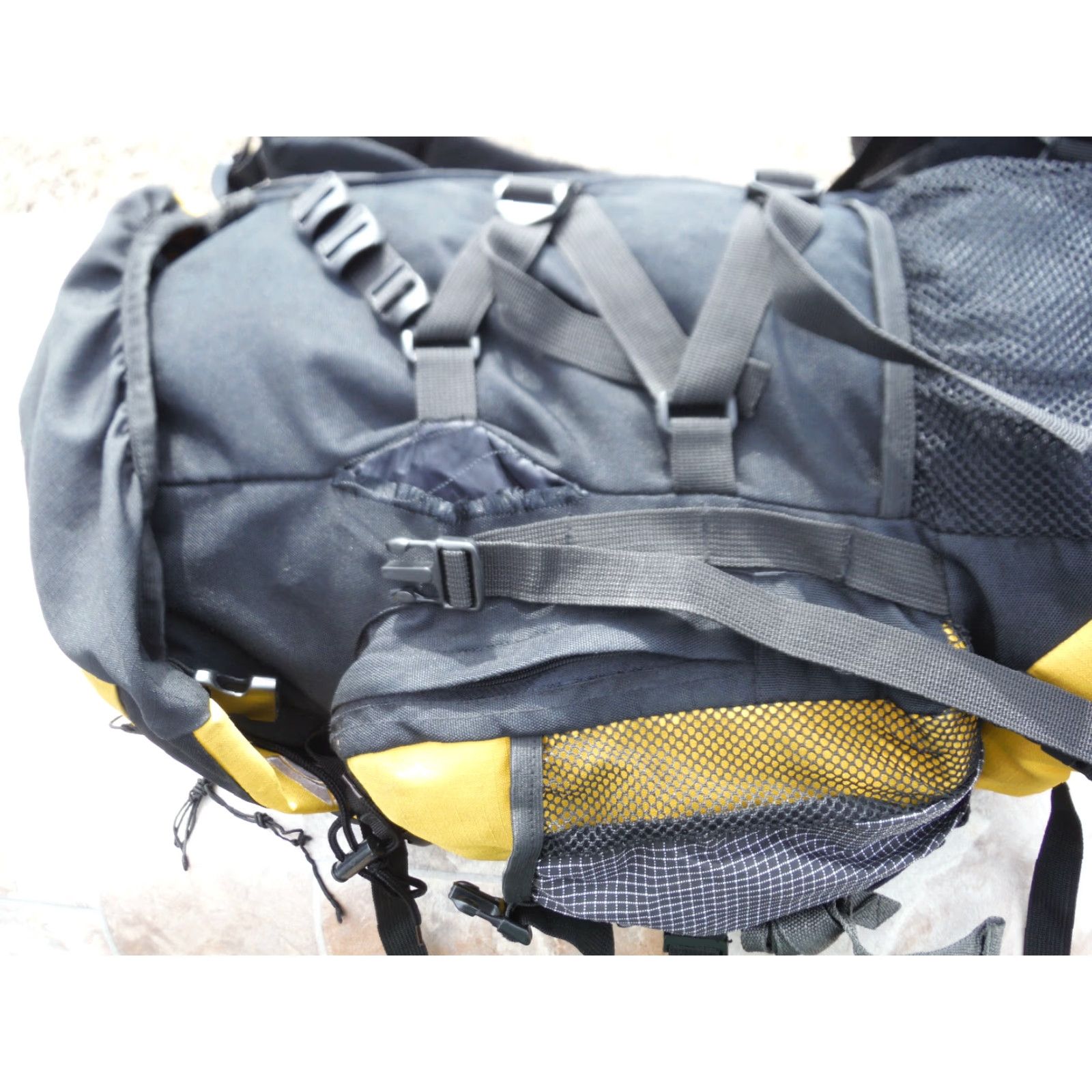 The North Face VINTAGE The North Face Backpack Black Yellow Nylon Backpacks Men Adult Medium Black & Yellow 90s Theme Mens Size ONE SIZE - 5 Thumbnail