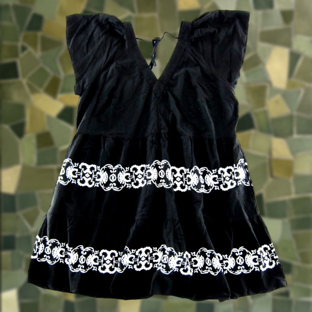Old Navy Old Navy Dress V-Neck Smock Pocket Short Sleeve XL Empire Waist Black White Dress Size 40" / US 18 - 1 Thumbnail