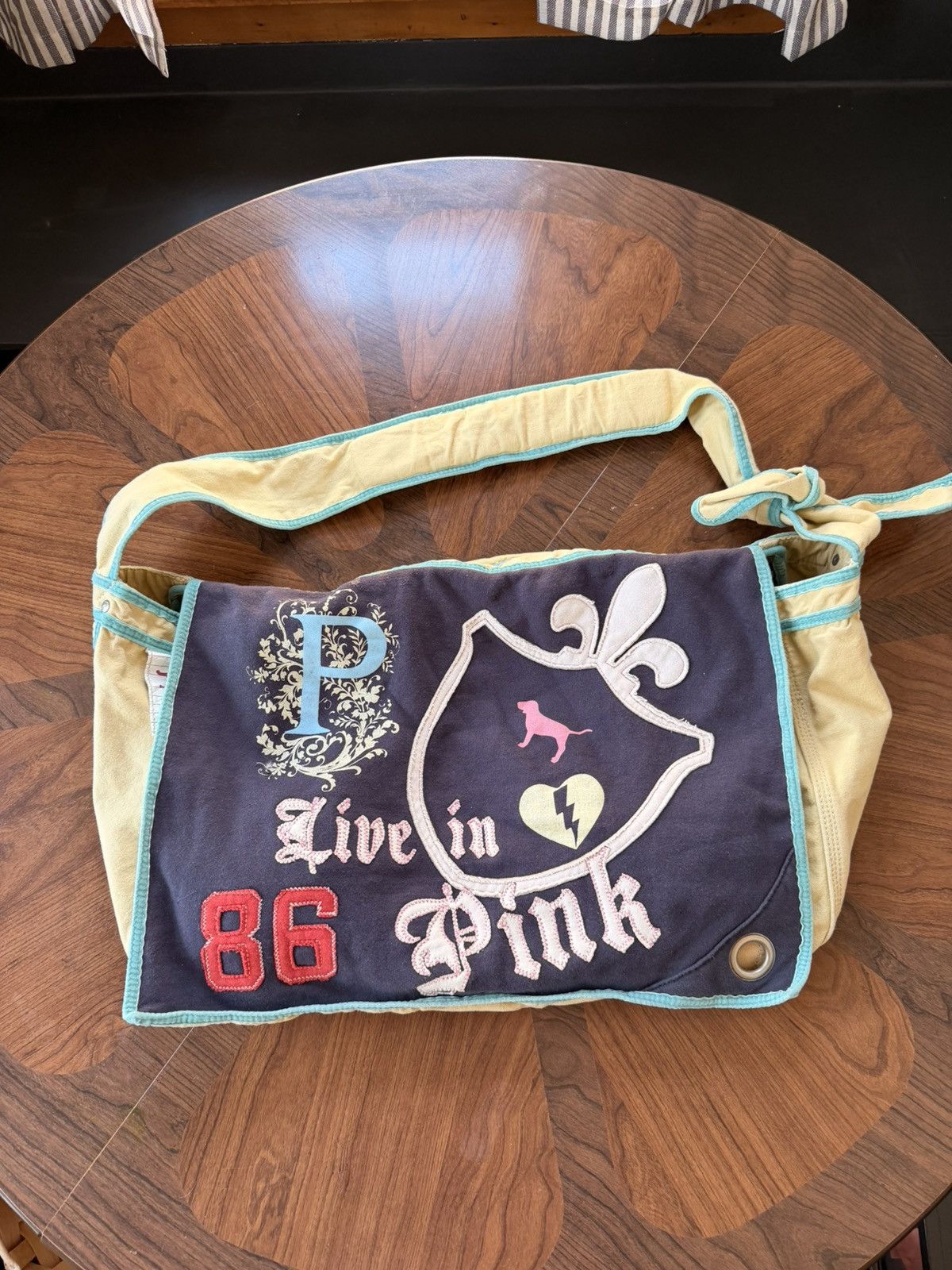 Victoria's Secret Vintage x Y2K Victoria Secret Messenger Bag Size ONE SIZE - 1 Thumbnail