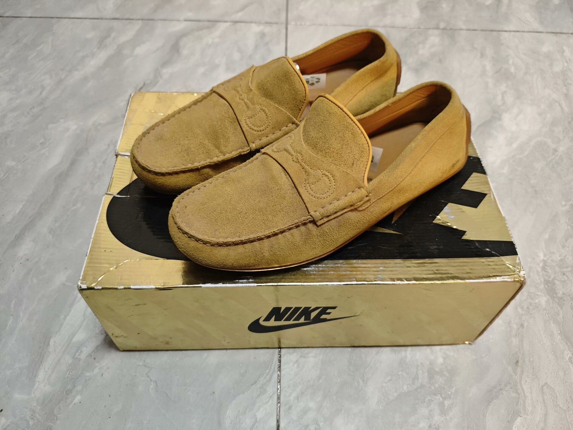 Gucci Gucci Suede Yellow Lowtop Sneakers 8.5 Men Size US 8.5 / EU 41-42 - 1 Thumbnail
