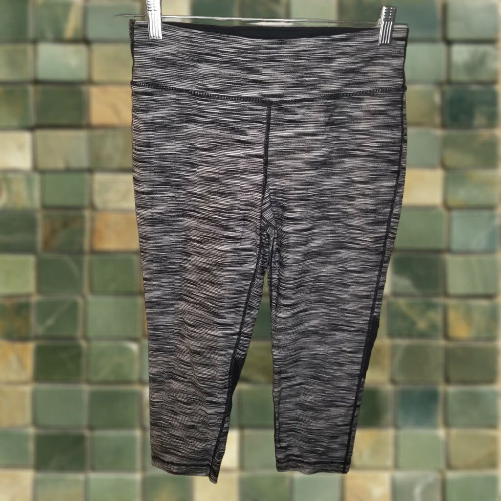 Tommy Hilfiger Tommy Hilfiger Sport Leggings Capris Women’s Size L Gray Activewear/Capri Sportswear Womens L Gray Size 36" / US 14 / IT 50 - 1 Thumbnail
