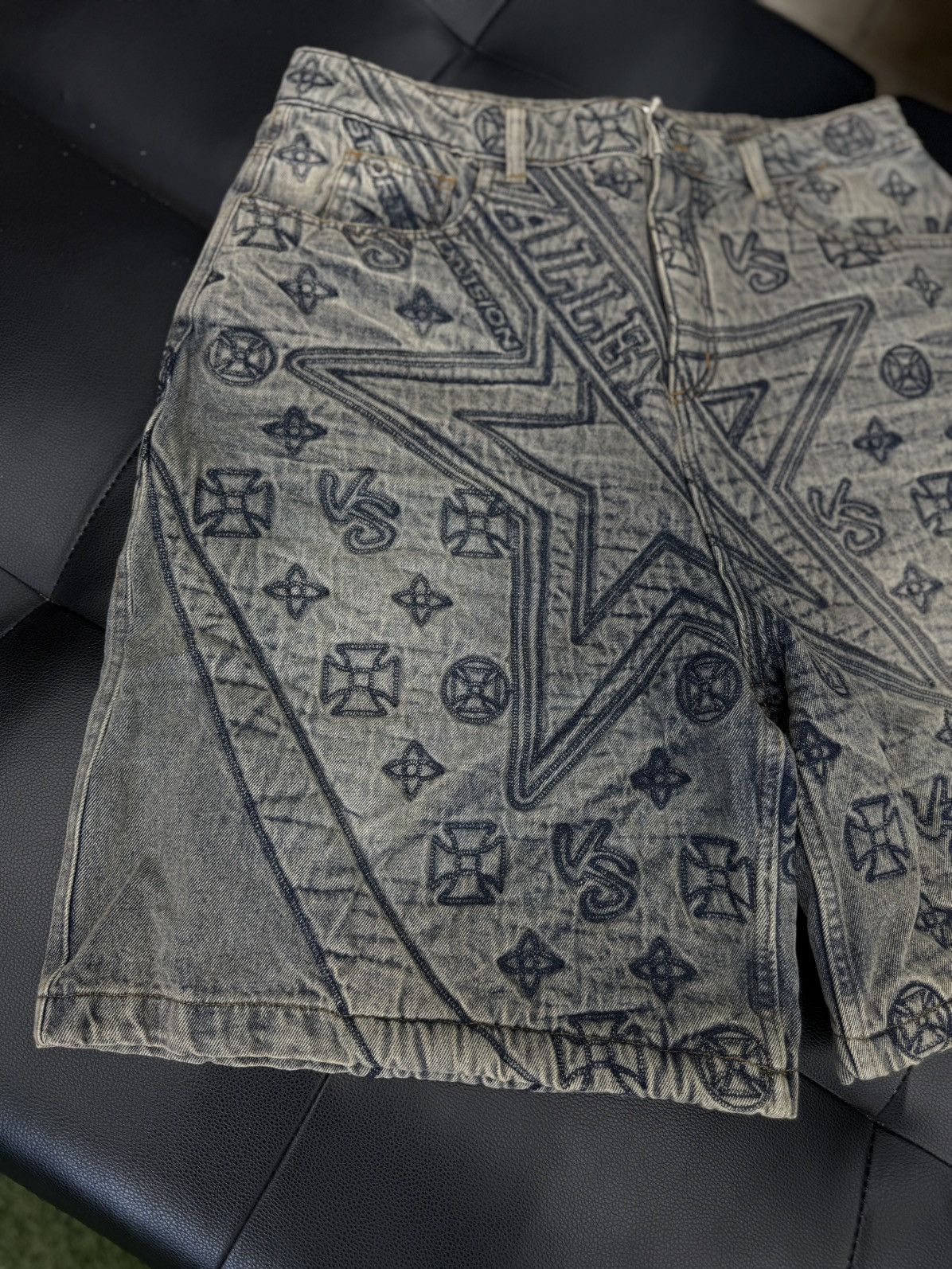 Vale Vale Valley Denim Embroidery Shorts Size 34 (NEW) Size US 34 / EU 50 - 4 Thumbnail