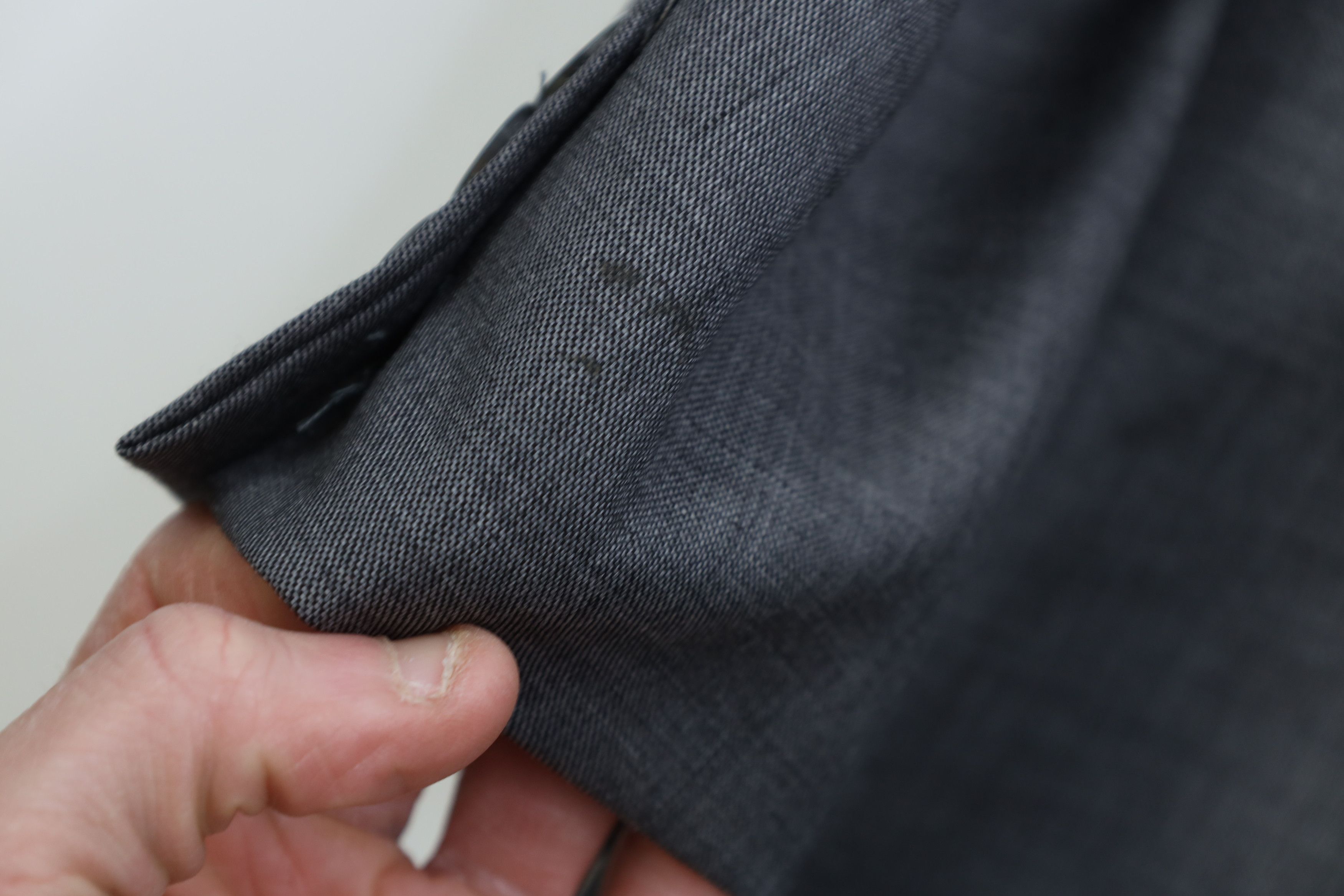 Tommy Hilfiger Tommy Hilfiger2 Piece Wool Knit Wedding Suit Sharkskin Size 48R - 8 Thumbnail
