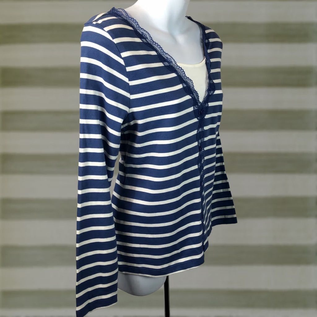 Vintage Laura Scott Lace Jersey Top S Blue/Wht Insert Combo V-Neck preppy coastal dainty Size S / US 4 / IT 40 - 1 Thumbnail