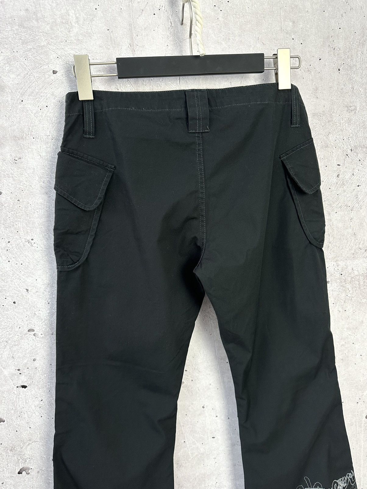 Japanese Brand × Vintage Y2K Vintage Black Cargo Flared Printed Pants Size 28" / US 6 / IT 42 - 7 Thumbnail