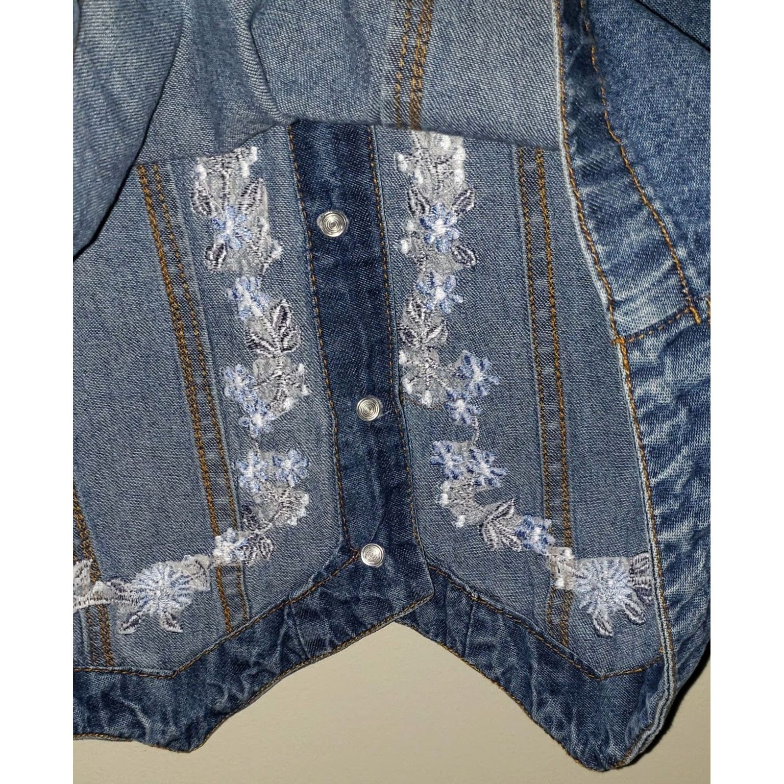 Vintage STUDIO WEST Denim Vest BLUE Embroidered Floral Casual Womens/Misses/Teens Large VEST Size 36" / US 14 / IT 50 - 8 Thumbnail