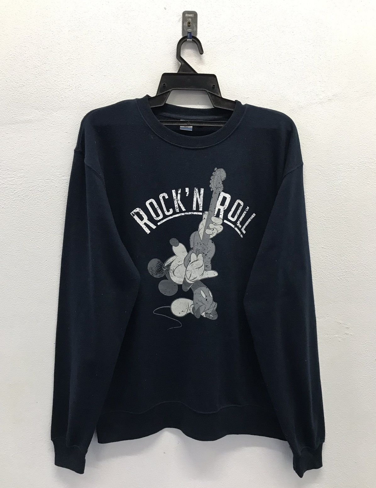 Disney × Mickey Mouse × Vintage Vintage Disney Mickey Mouse Rock’n Roll Sweatshirt Size US XL / EU 56 / 4 - 1 Thumbnail