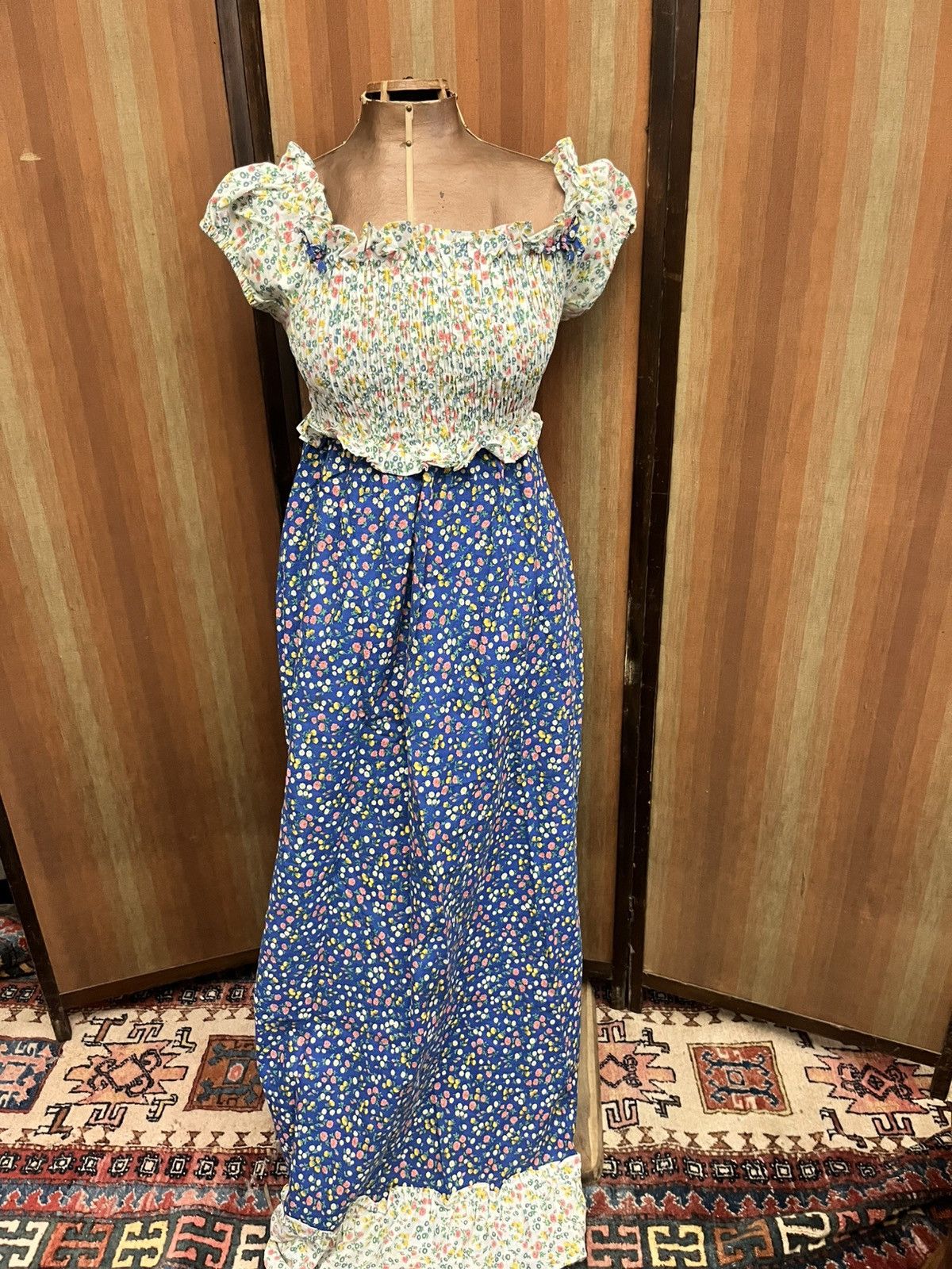 Vintage Vintage 1970s Gillies Gilead Floral Maxi Dress | Cottagecore Size S / US 4 / IT 40 - 1 Thumbnail