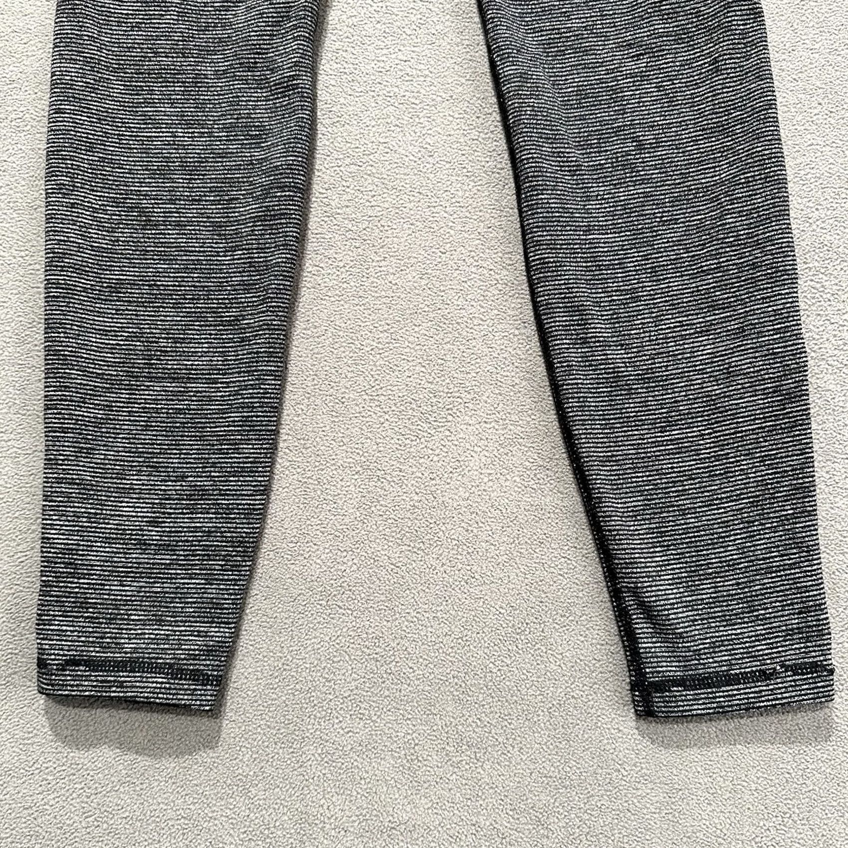 Old Navy Old Navy Leggings Womens Medium Gray Black Striped Go-Dry Stretch GUC Size 32" / US 10 / IT 46 - 6 Thumbnail