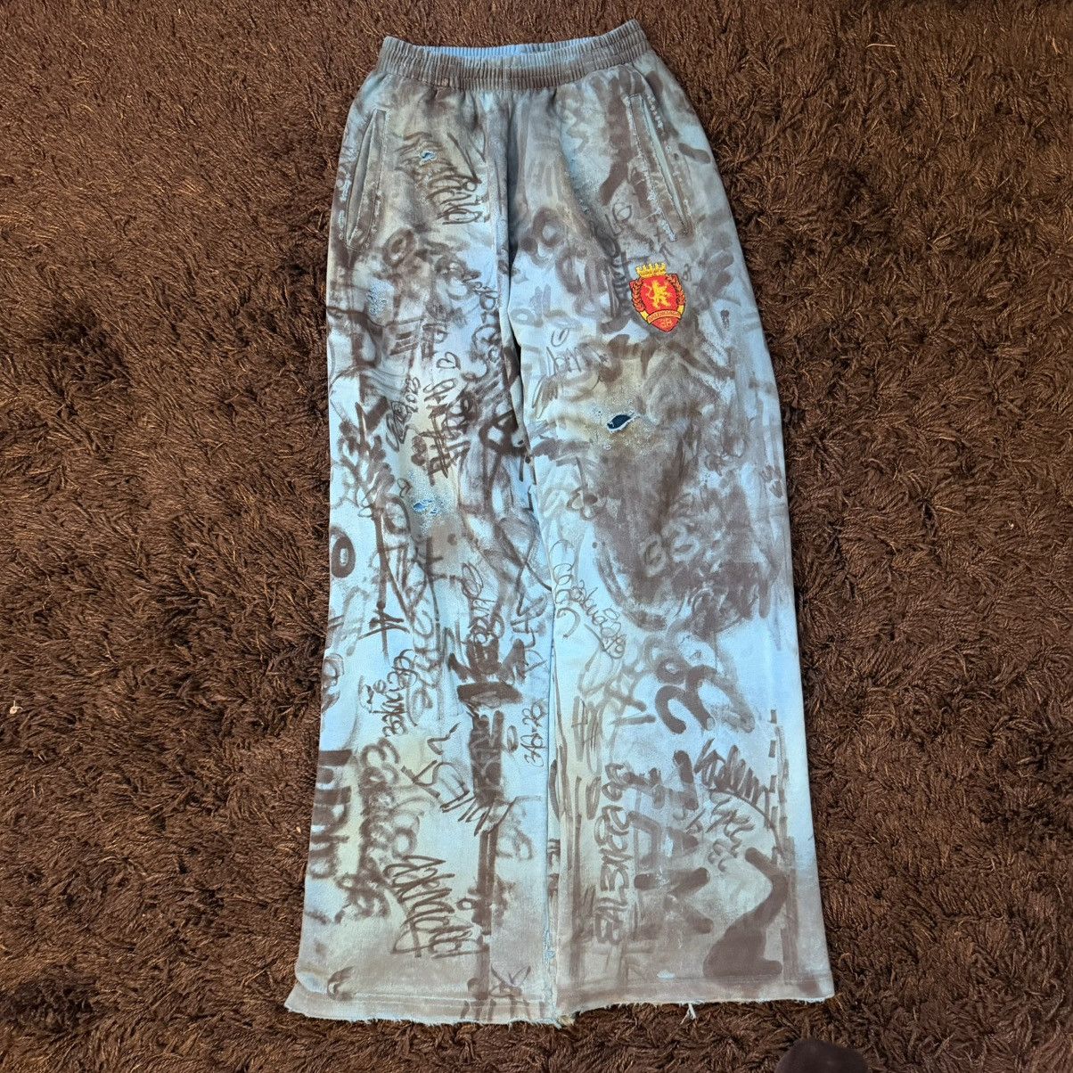 Balenciaga balenciaga skater sweatpants Size US 30 / EU 46 - 1 Thumbnail