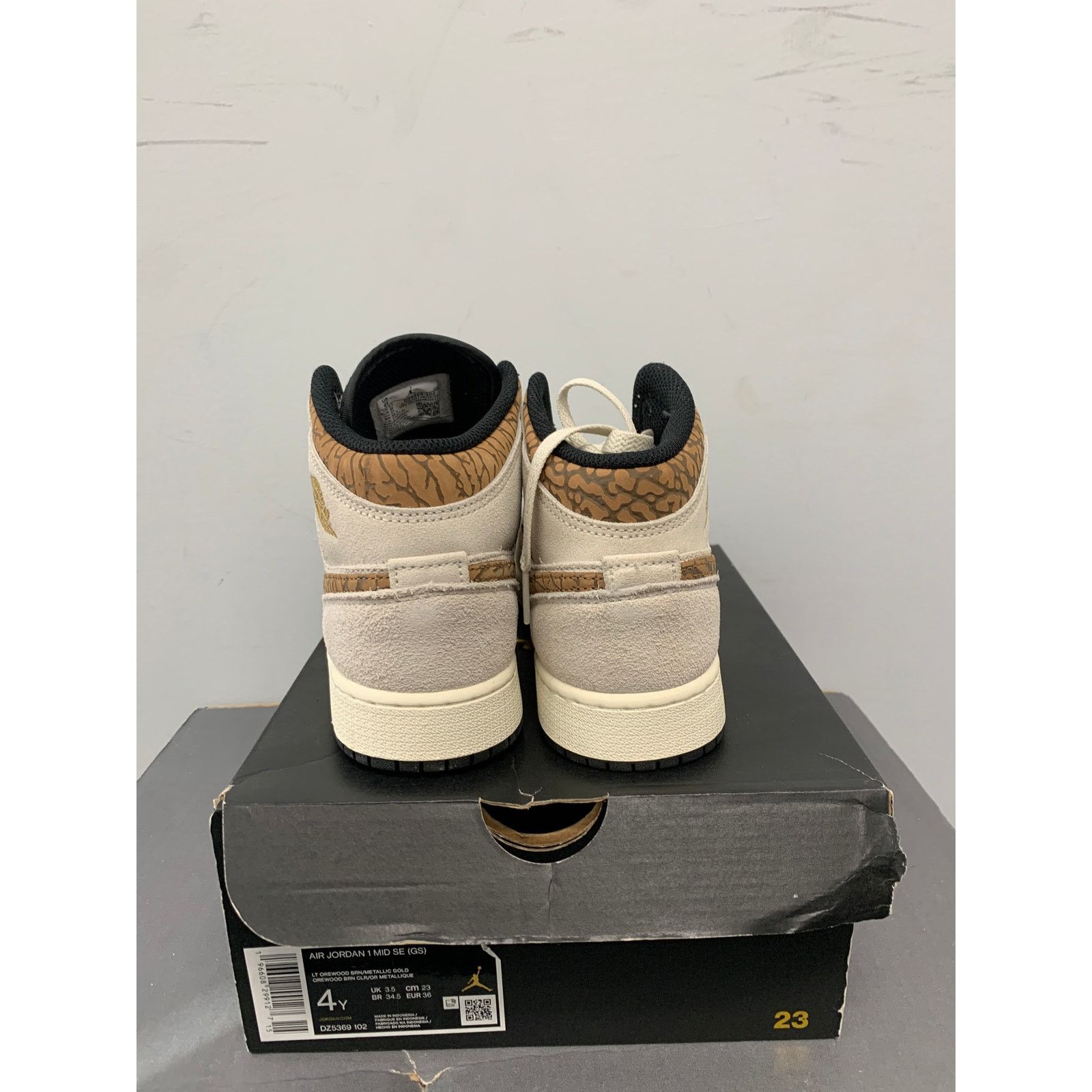 Nike Nike Air Jordan 1 Mid SE Brown Elephant GS Size 4 BRAND NEW Size US 5 / EU 37 - 3 Thumbnail