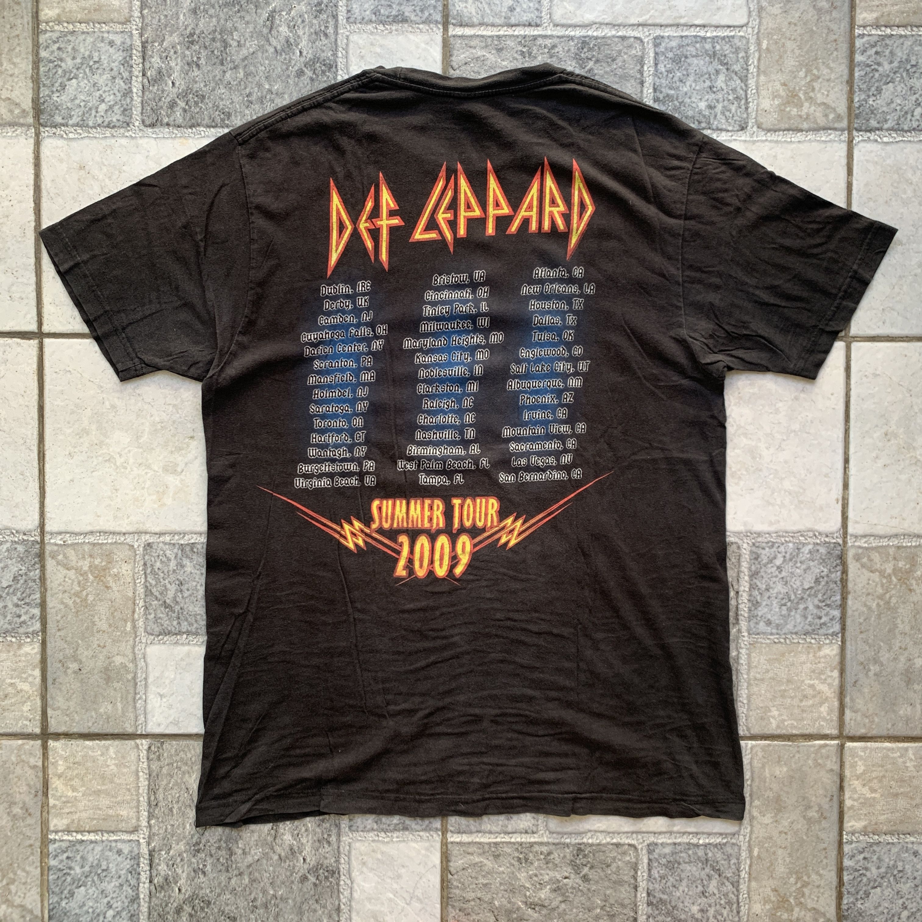 Vintage Vintage Def Leppard 2009 Tour Band Tee Shirt Size US L / EU 52-54 / 3 - 4 Thumbnail