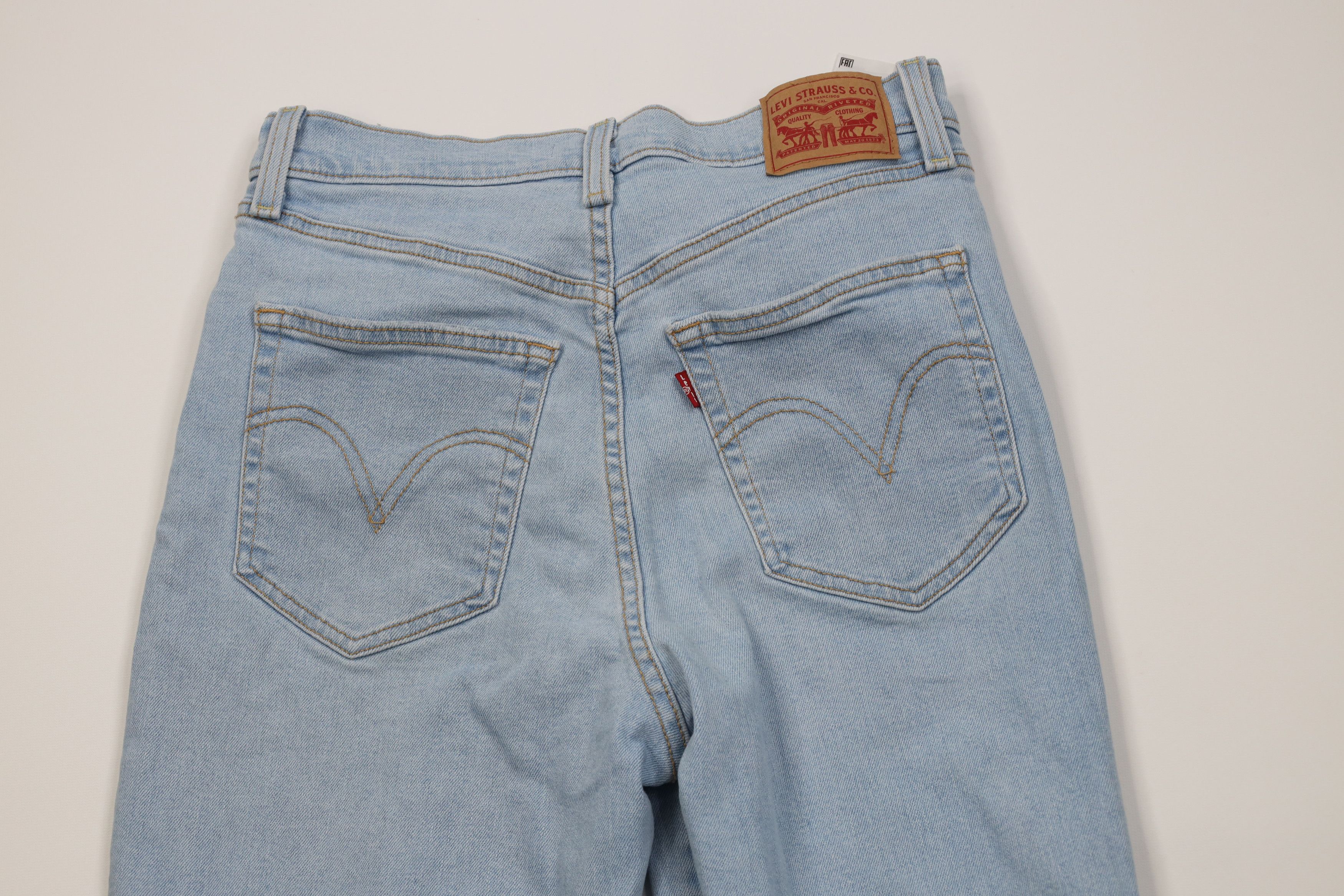 Levi's Vintage Y2K Levis Button Fly Ribcage Bootcut Wide Leg Jeans Size 30" / US 8 / IT 44 - 10 Thumbnail