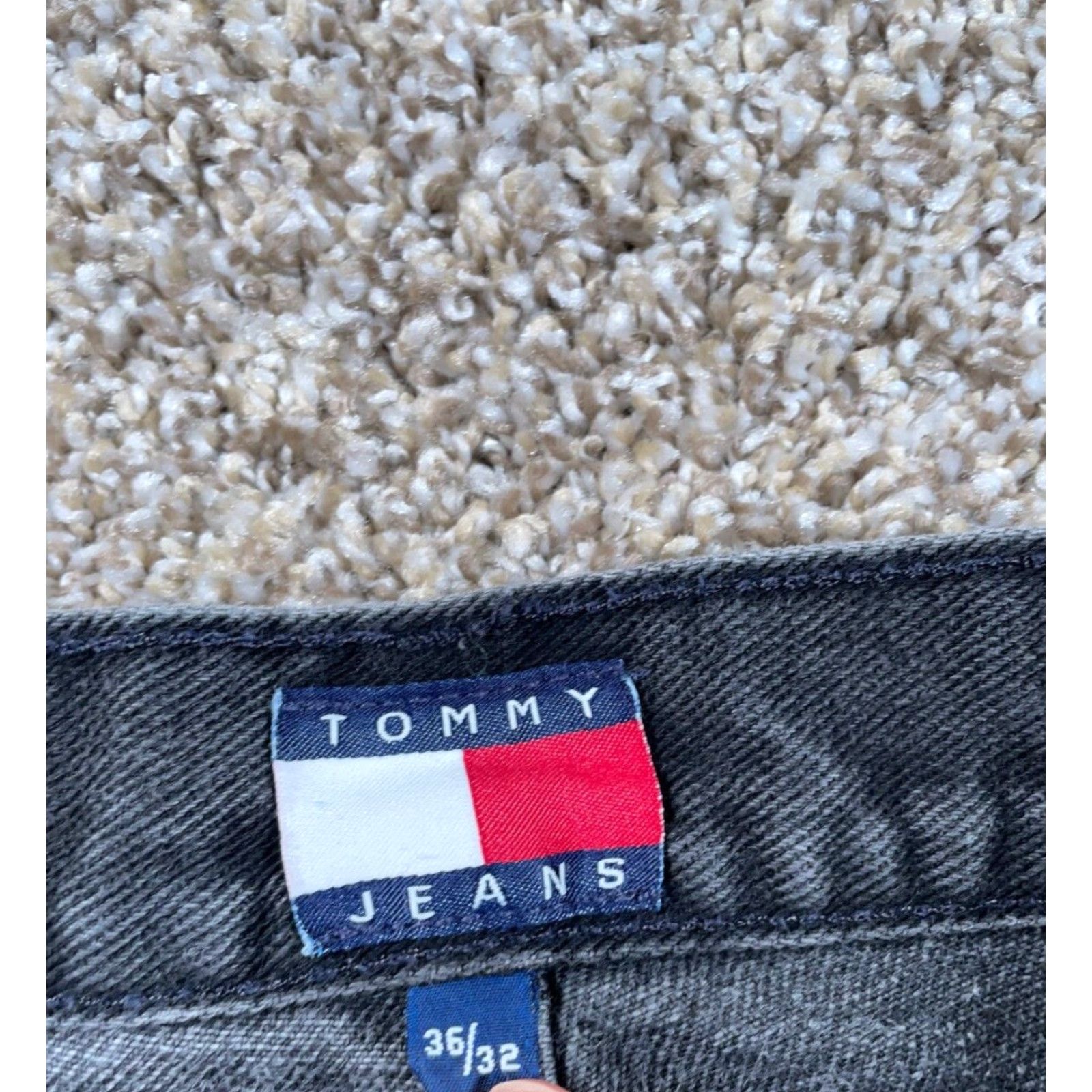 Tommy Hilfiger VINTAGE Tommy Hilfiger Jeans Men's Tapered Leg Black Denim 90s Retro Hip Hop Relaxed Fit 34x30 Size US 34 / EU 50 - 3 Thumbnail