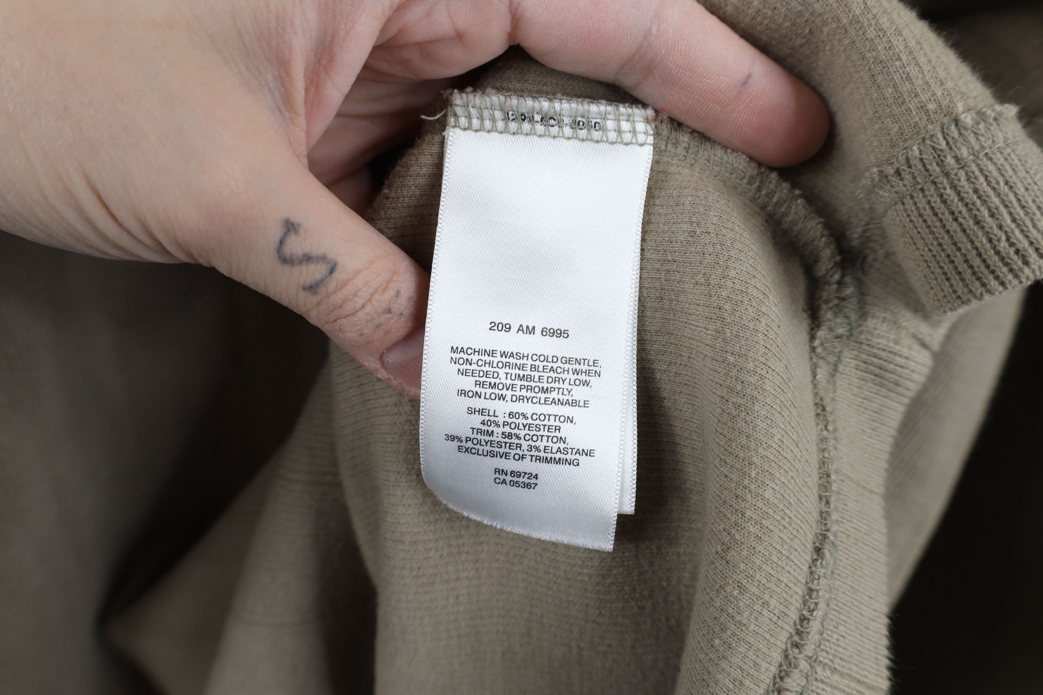 Columbia × Vintage Vintage Columbia Spell Out Ribbed Knit V-Neck Sweater Beige Size US XXL / EU 58 / 5 - 8 Thumbnail