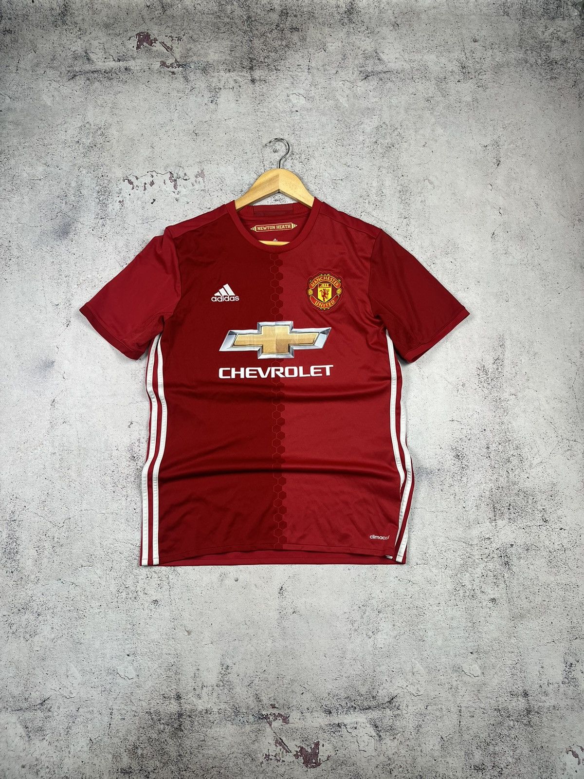 Adidas MANCHESTER UNITED 2017 2018 HOME SHIRT SOCCER JERSEY ADIDAS Size US M / EU 48-50 / 2 - 1 Thumbnail