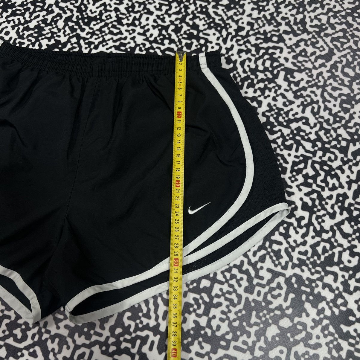 Nike Vintage Y2K Nike Swoosh Logo Retro Sport Style Casual Shorts Size US 31 - 10 Thumbnail