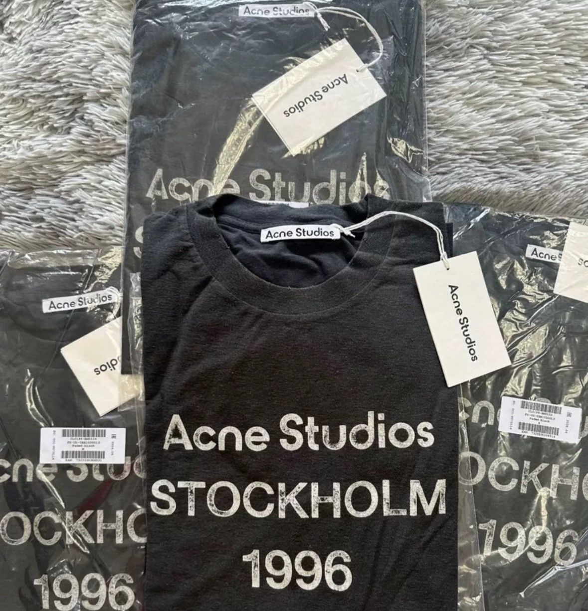 Acne Studios Acne Studios 1996 destroys short sleeves 2412-Nextarrow Size US XS / EU 42 / 0 - 7 Thumbnail