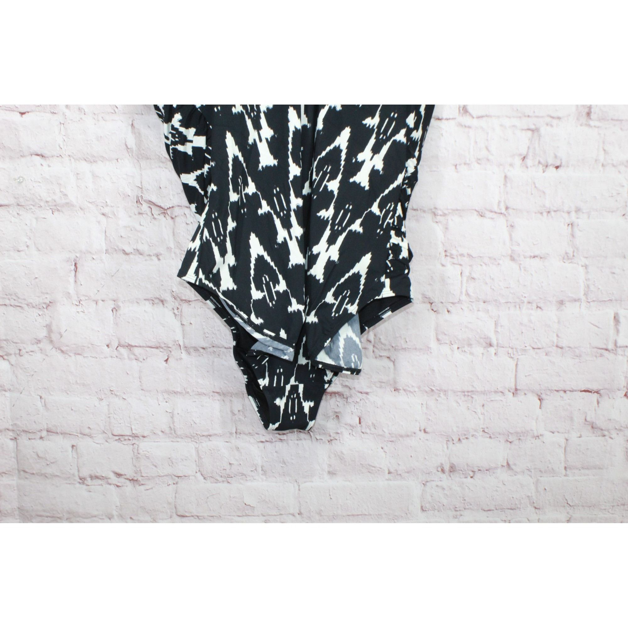 L.L. Bean LL Bean Women's Shaping Swimwear Tanksuit Black Print Size 3XL / US 20-22 - 6 Thumbnail