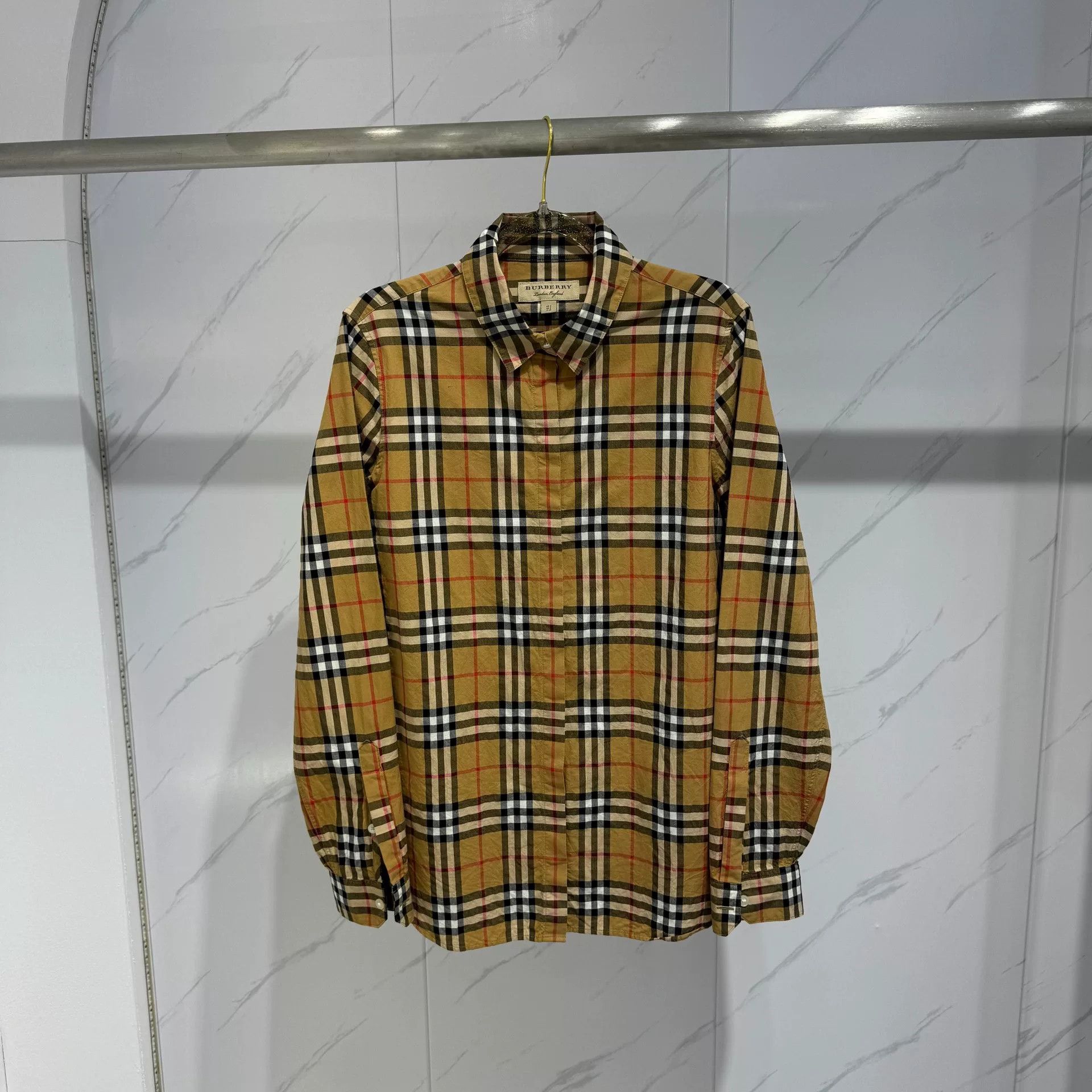Burberry Burberry Classic Check Shirt Size M / US 6-8 / IT 42-44 - 1 Thumbnail