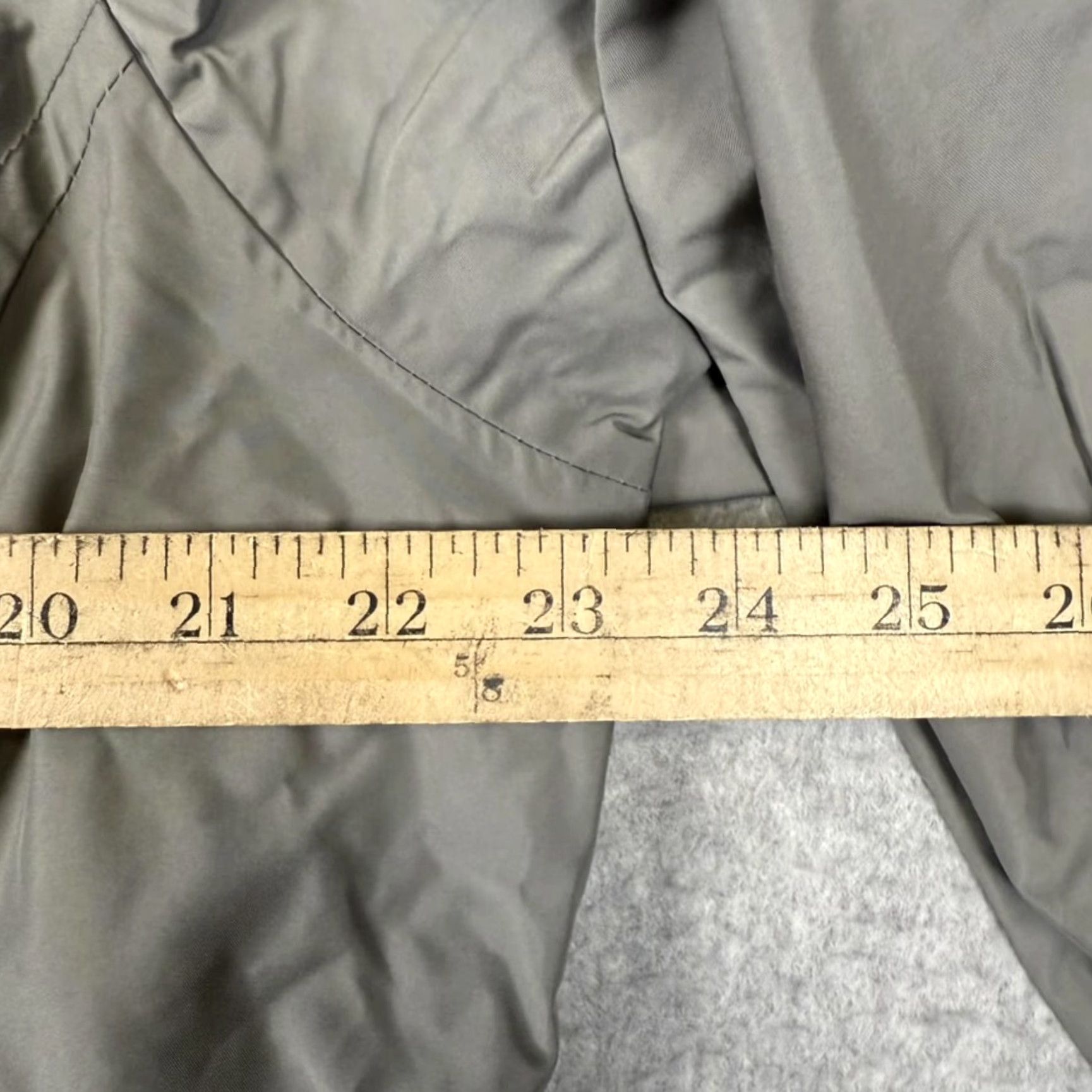 Vintage L.L. Bean Women XL Gray Nylon Full Zip Windbreaker Track Jacket H2Off Regular Windbreaker Jacket Womens XL Gray Size XL / US 12-14 / IT 48-50 - 3 Thumbnail