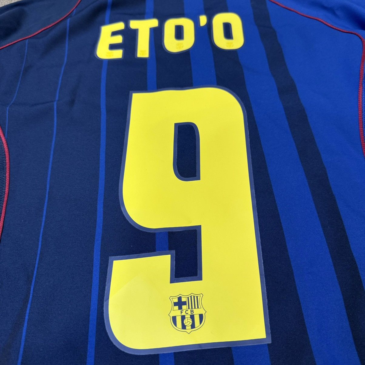 Vintage Barcelona 04/05 away shirt #9 Eto’o Size US M / EU 48-50 / 2 - 5 Thumbnail