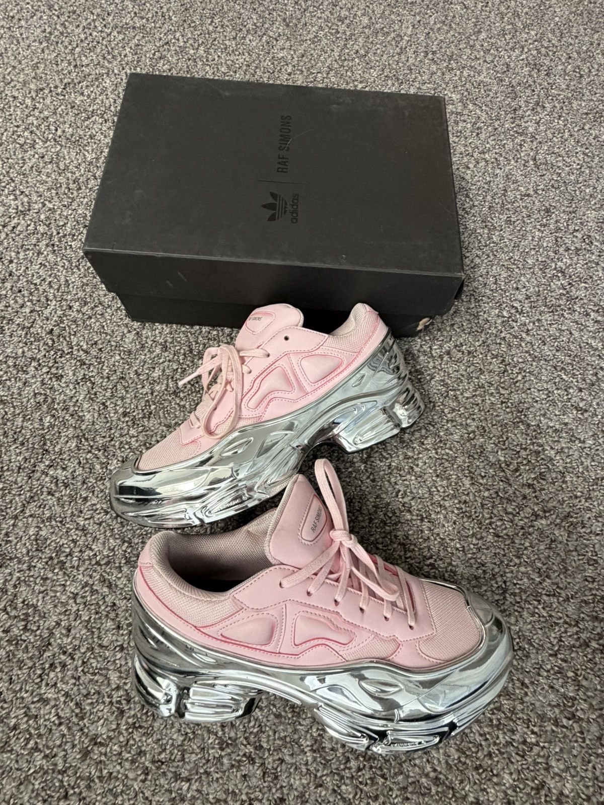 Adidas × Raf Simons Ozweego Pink Chrome Raf Simons x Adidas Size US 7.5 / EU 40-41 - 2 Thumbnail