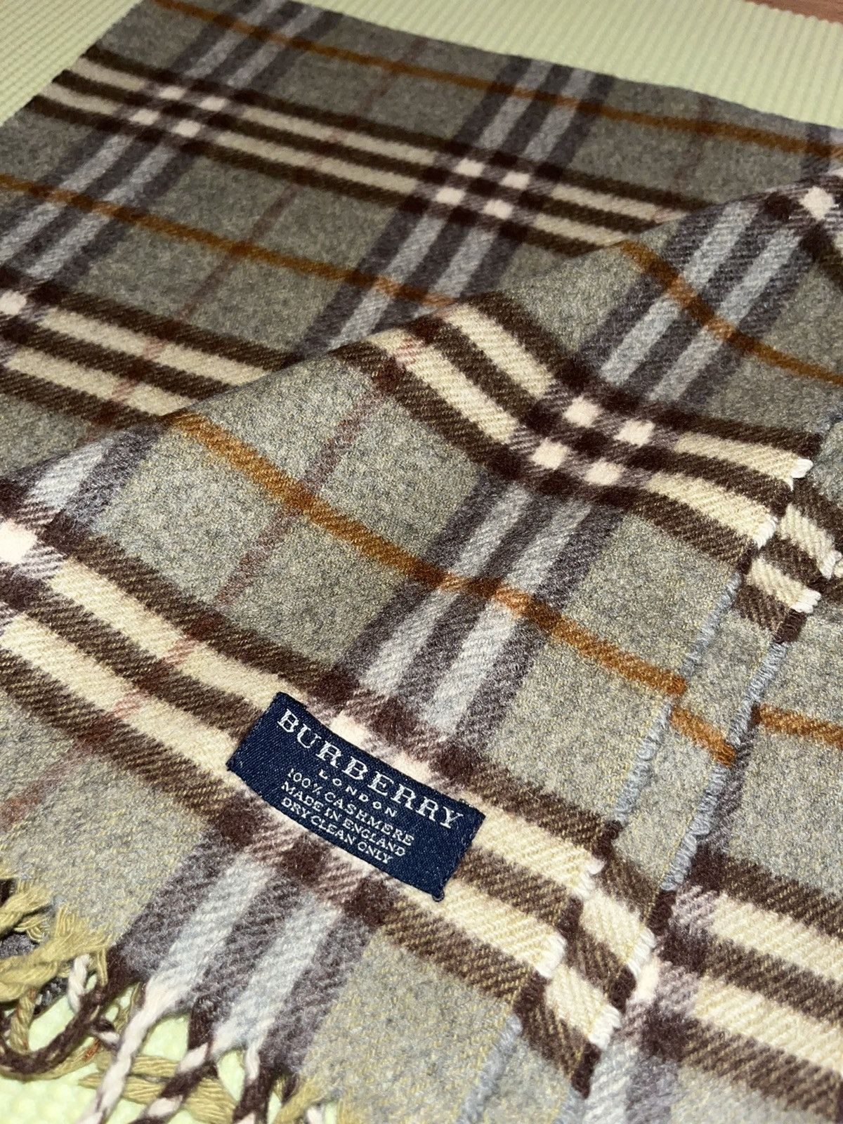Burberry Burberry Scarf Green Cashmere Size ONE SIZE - 3 Thumbnail