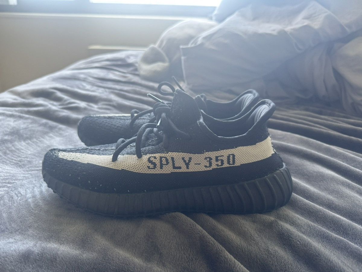 Yeezy Yeezy 350 v2 Oreo Size US 9.5 / EU 42-43 - 2 Thumbnail