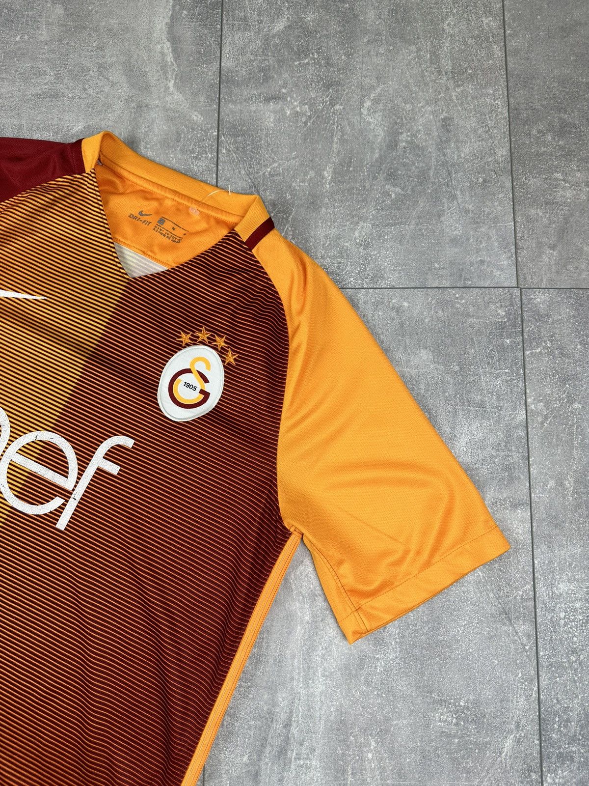 Nike Nike Galatasaray 2016/17 Home Soccer Jersey Size US M / EU 48-50 / 2 - 7 Thumbnail