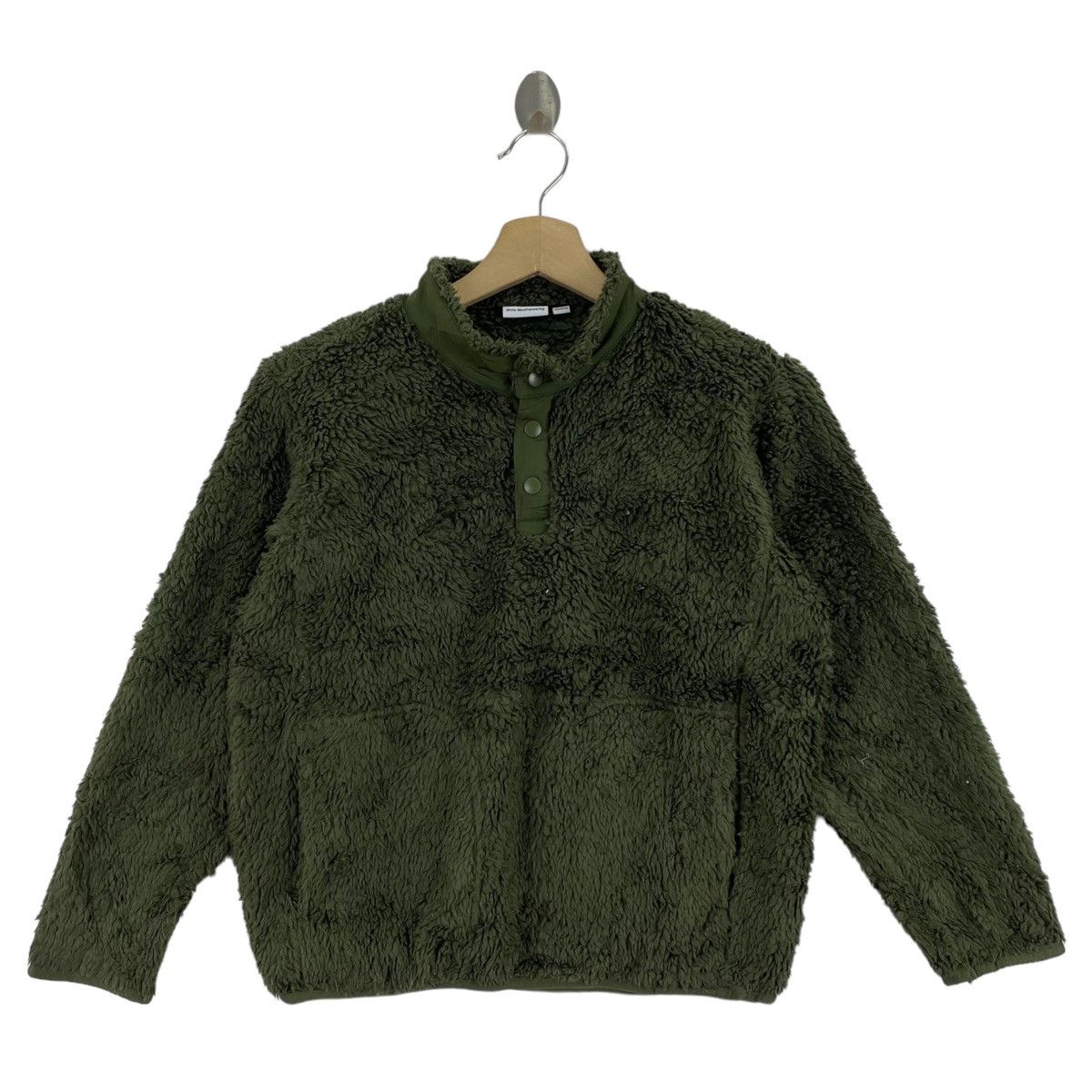 Uniqlo green sweatshirt hotsell