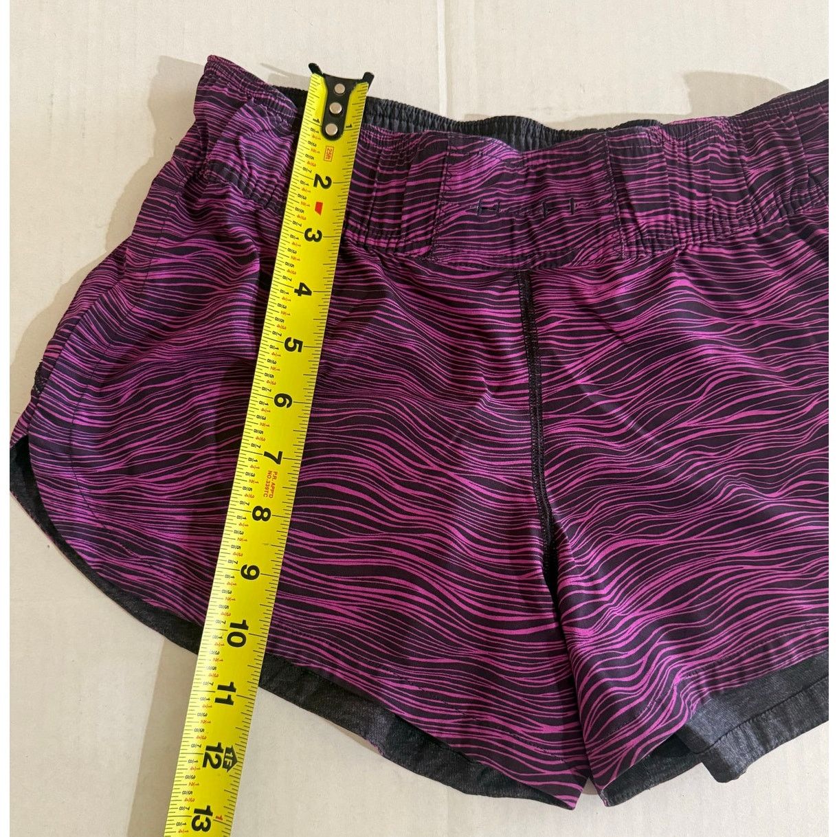 Lululemon Fantastic Lululemon Hotty Hot Reversible Shorts Size 4 Size 27" / US 4 / IT 40 - 6 Thumbnail