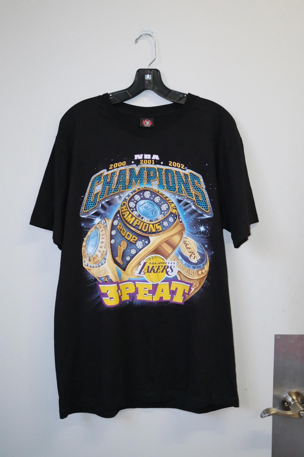 LAKERS 3PEAT NBA CHAMPIONS Tシャツ Vintage Y2K 2002 Los Angeles Lakers 3 Peat Champions Reebok