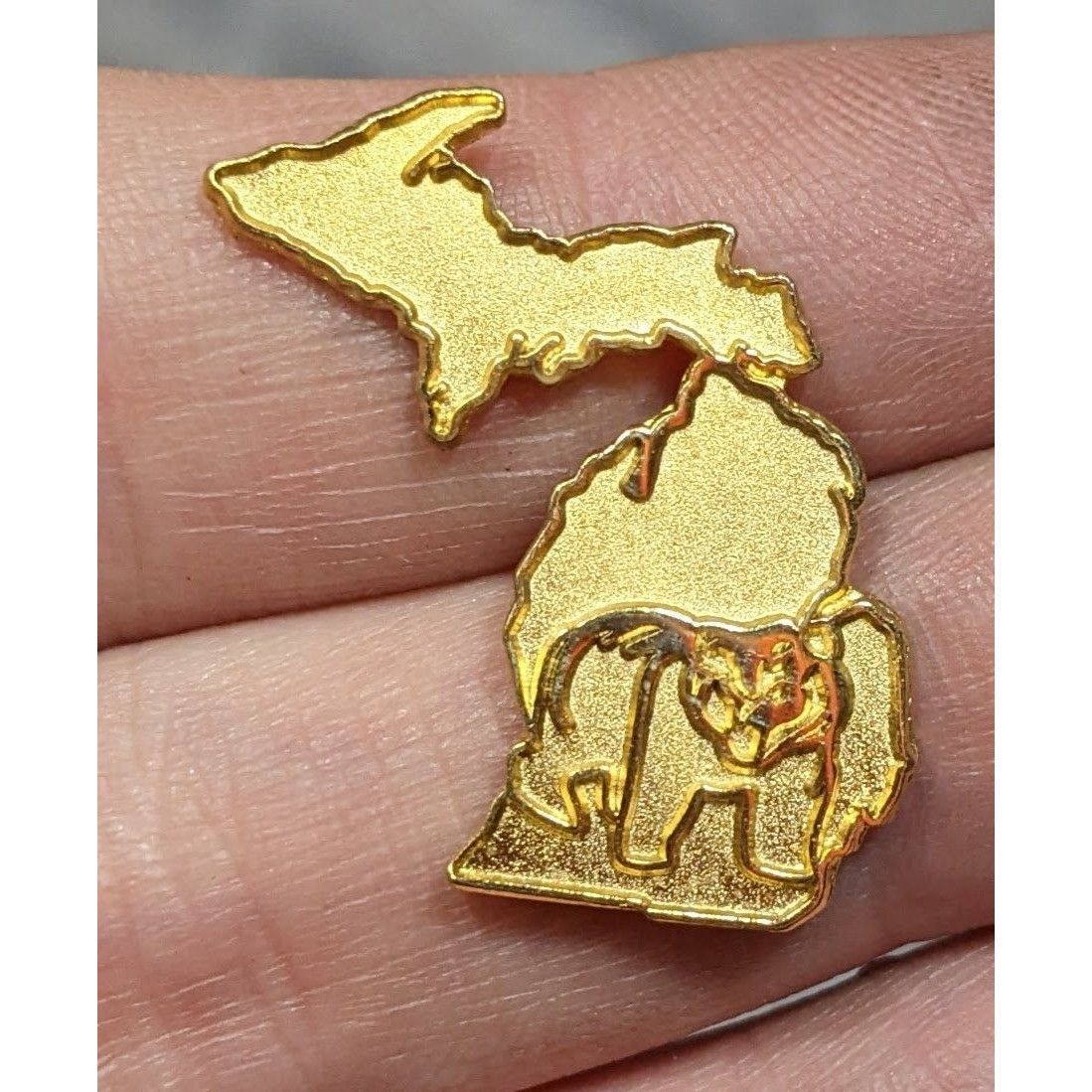 Other Vintage Michigan State Shaped Gold Tone Lapel Pin With Bear Size ONE SIZE - 1 Thumbnail