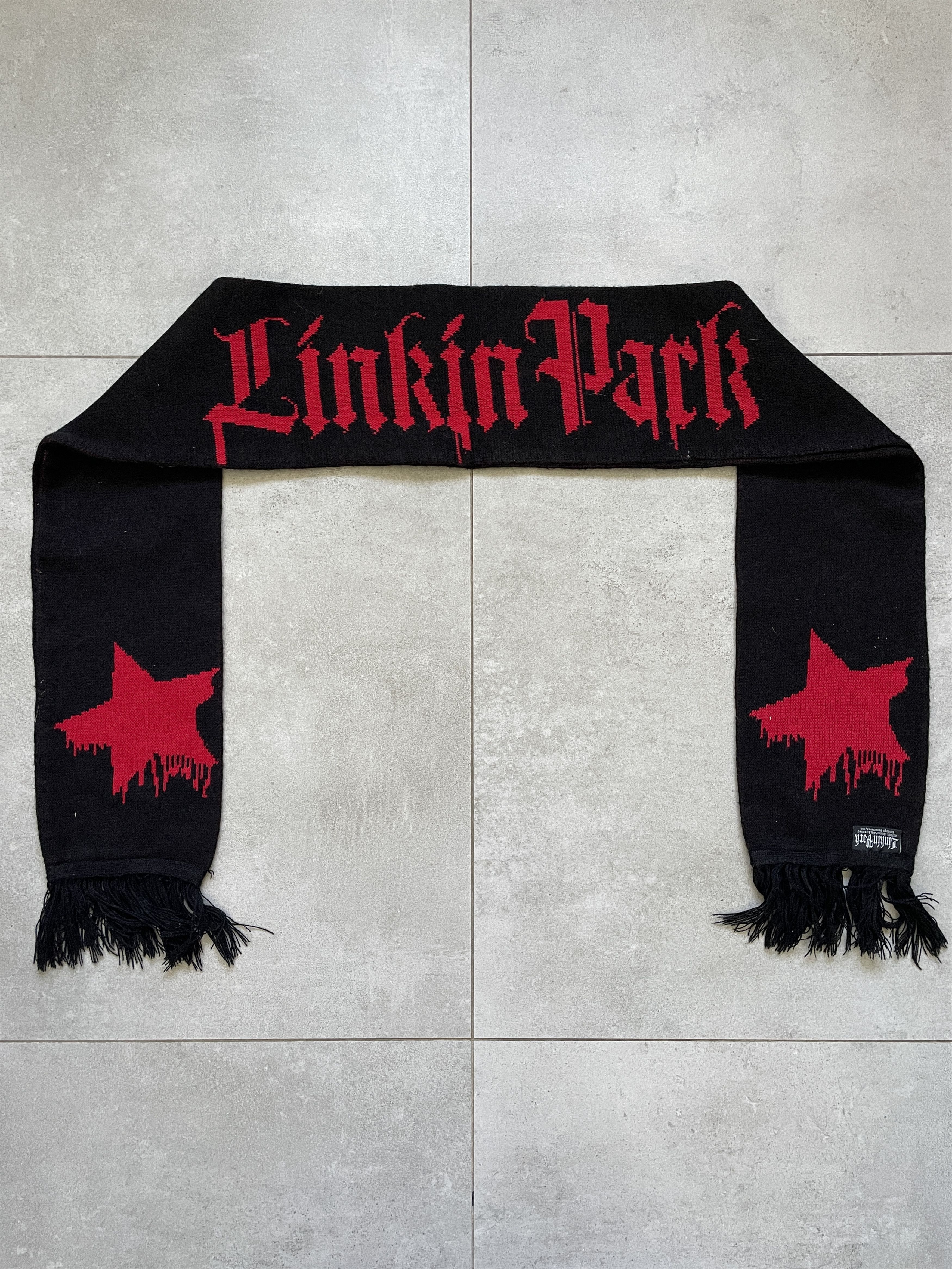 Band Tees Y2K BLACK RED LINKIN PARK 2005 MERCHANDISING SCARF Size ONE SIZE - 1 Thumbnail