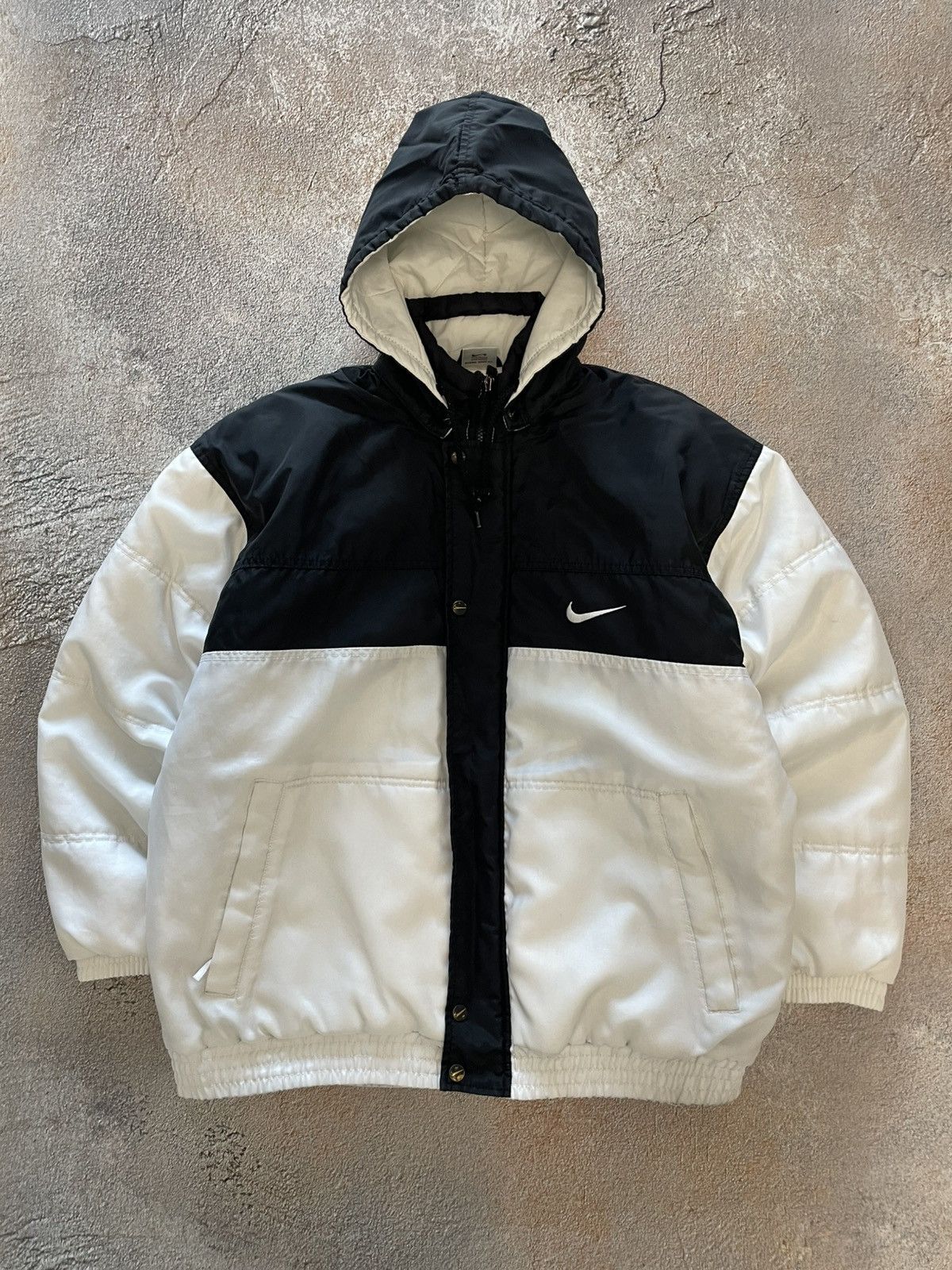 Nike Vintage Nike Big Logo Nylon Insulated Boxy Bomber Jacket Size US M / EU 48-50 / 2 - 4 Thumbnail