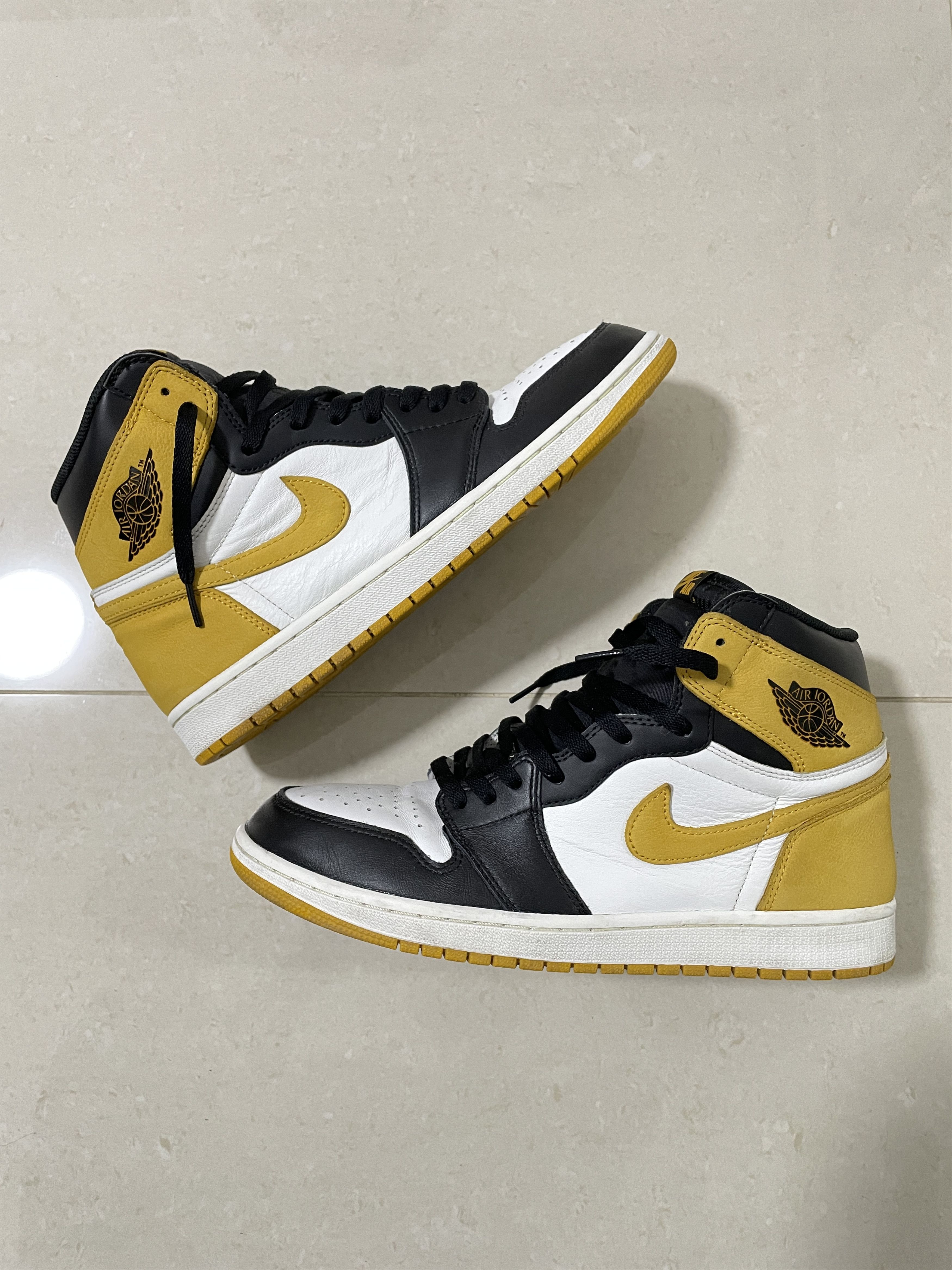 Jordan Brand Air Jordan 1 Retro High OG “Yellow Ochre” Size US 11.5 / EU 44-45 - 1 Thumbnail