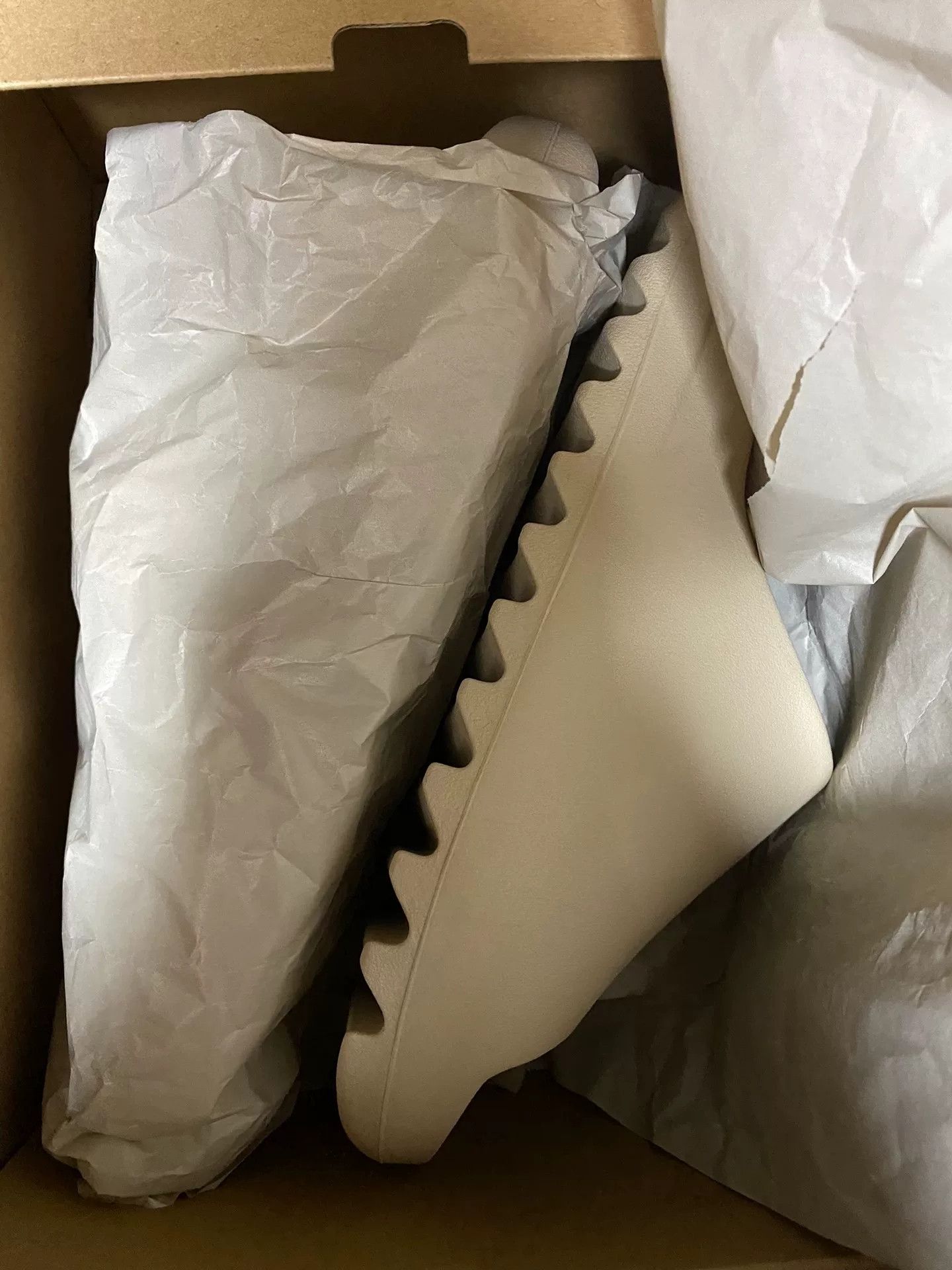 Yeezy Yeezy White Lowtop Sneakers 11 Men Size US 11 / EU 44 - 1 Thumbnail
