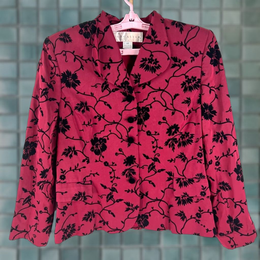 Vintage VINTAGE Doncaster Women’s Floral Blazer Jacket Size 10P Red Long Sleeve Classic Casual Size L / US 10 / IT 46 - 1 Thumbnail