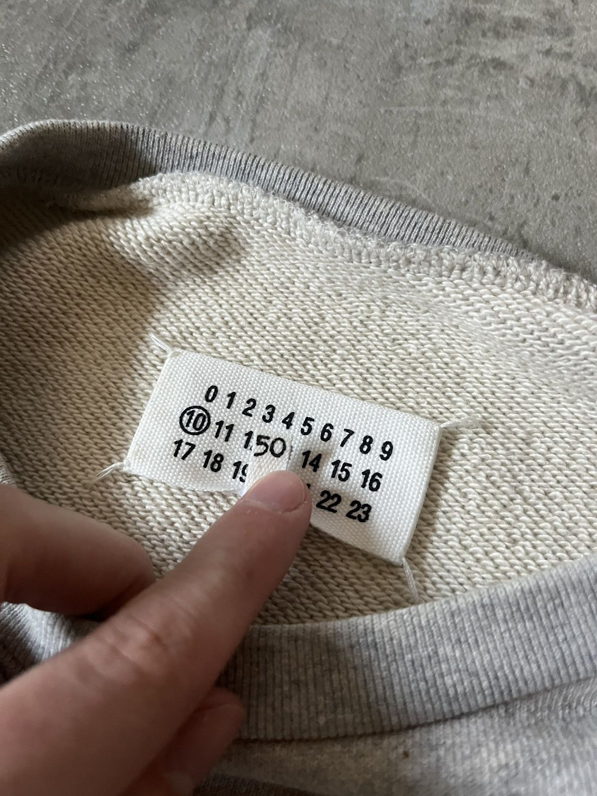 Maison Margiela Maison Margiela A/W 20 Upside-Down revers logo sweatshirt Size US M / EU 48-50 / 2 - 7 Thumbnail